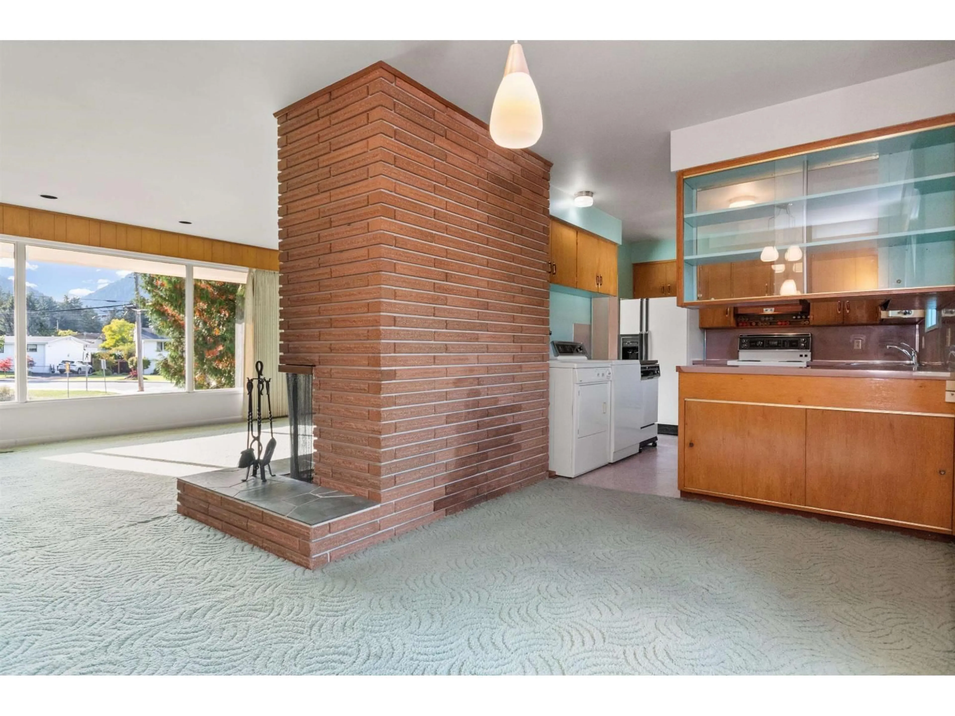 Open concept kitchen, ceramic/tile floor for 311 ALLISON AVENUE, Hope British Columbia V0X1L0