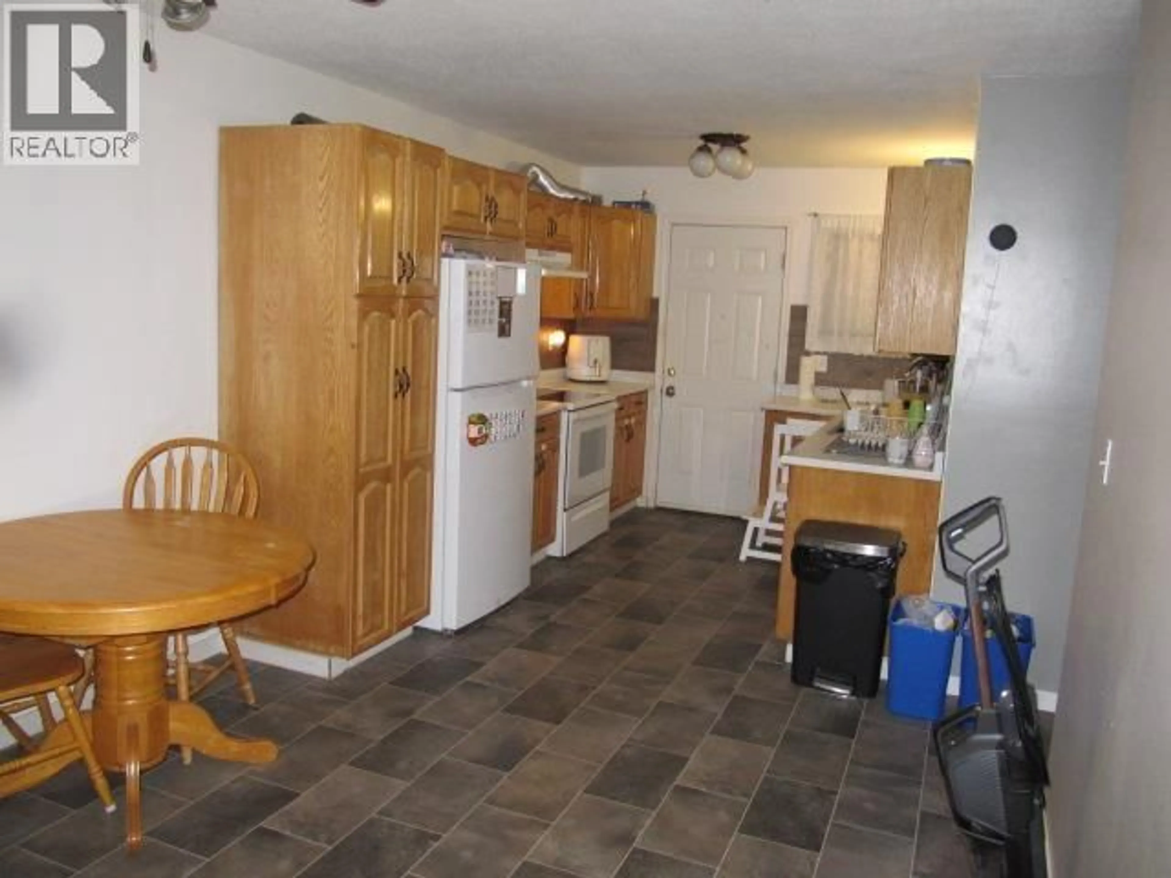 Standard kitchen, unknown for 1 & 2 - 1168 SECOND AVENUE, Williams Lake British Columbia V2G1X8