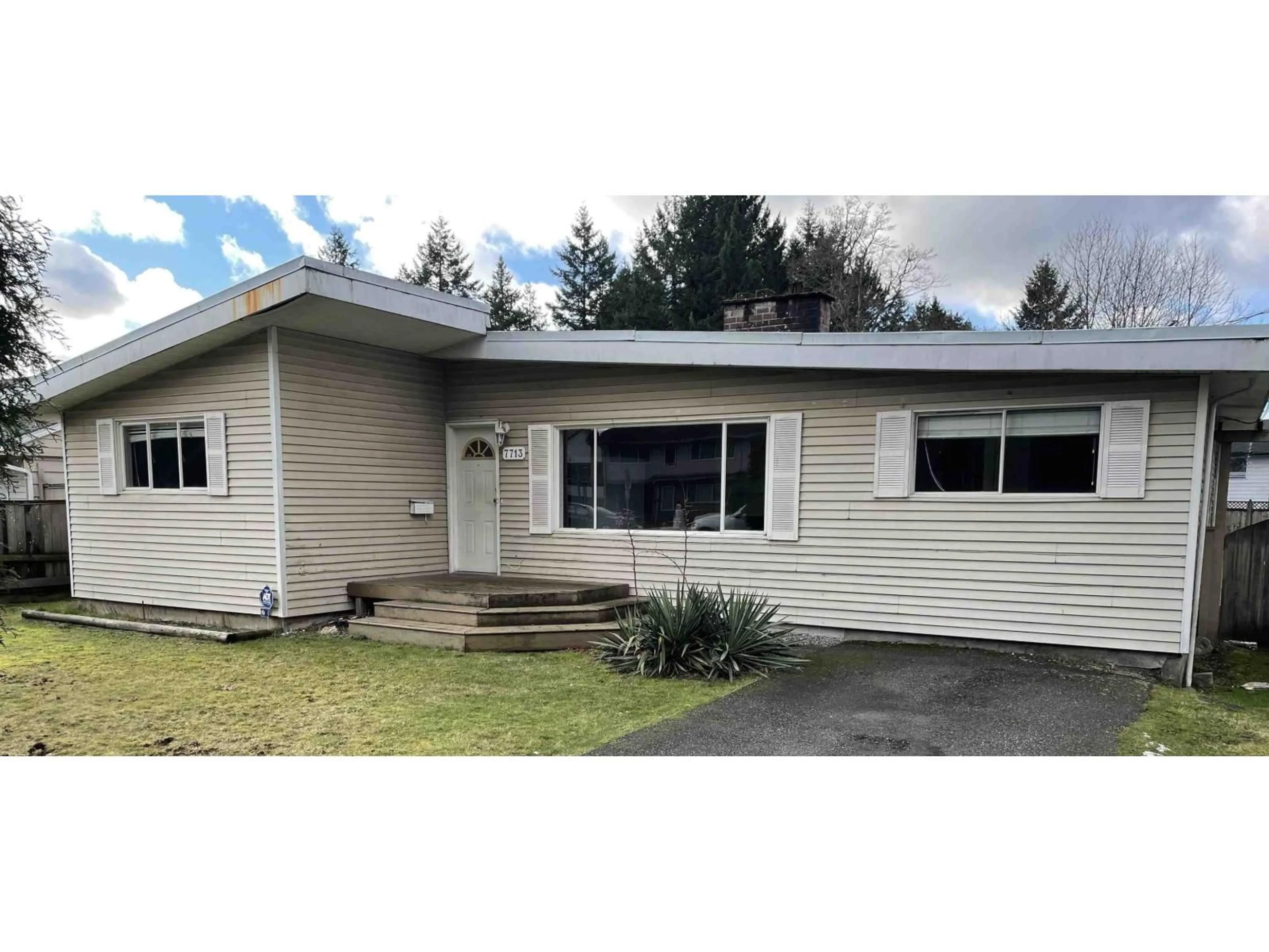 Home with vinyl exterior material, street for 7713 118, Delta British Columbia V4C6G9