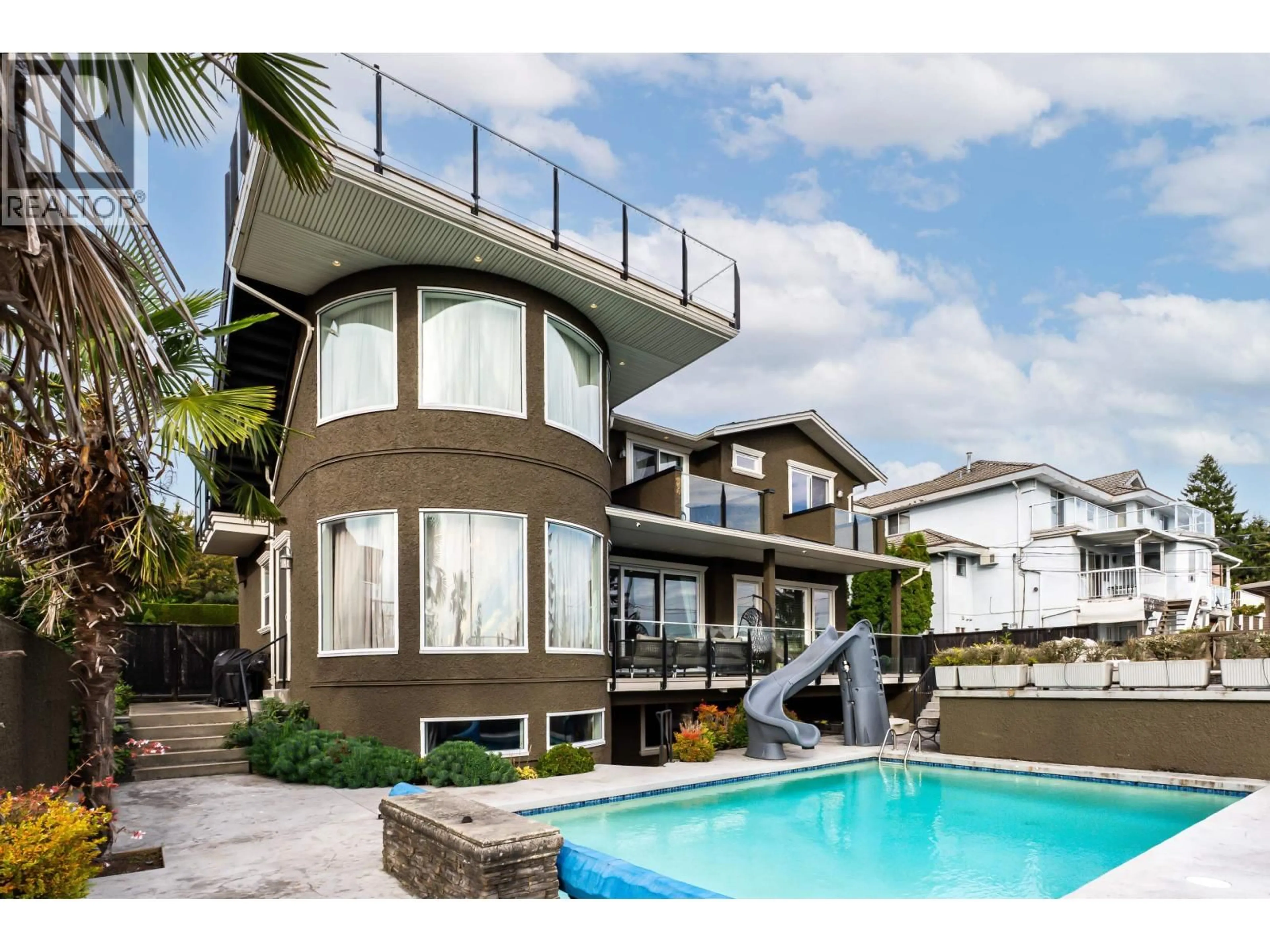 Home with vinyl exterior material, unknown for 5290 PANDORA STREET, Burnaby British Columbia V5B1L6