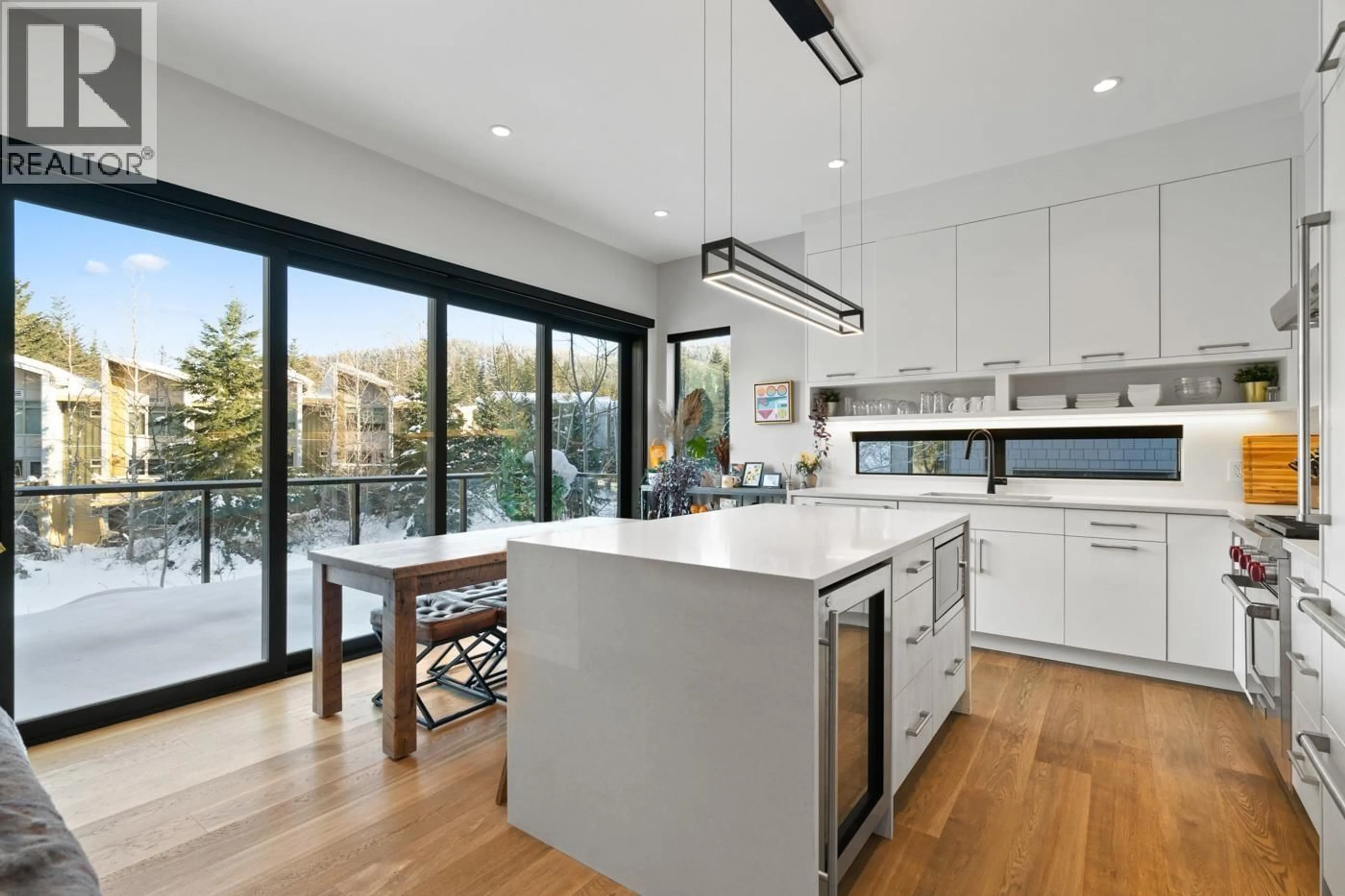 Contemporary kitchen, unknown for 22 - 1350 CLOUDBURST DRIVE, Whistler British Columbia V0N1B1
