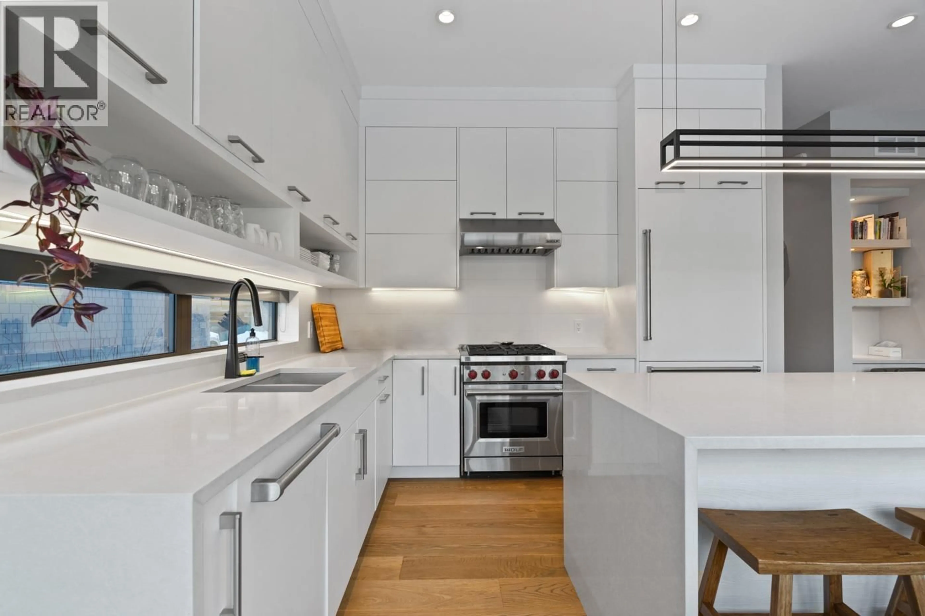 Contemporary kitchen, unknown for 22 - 1350 CLOUDBURST DRIVE, Whistler British Columbia V0N1B1