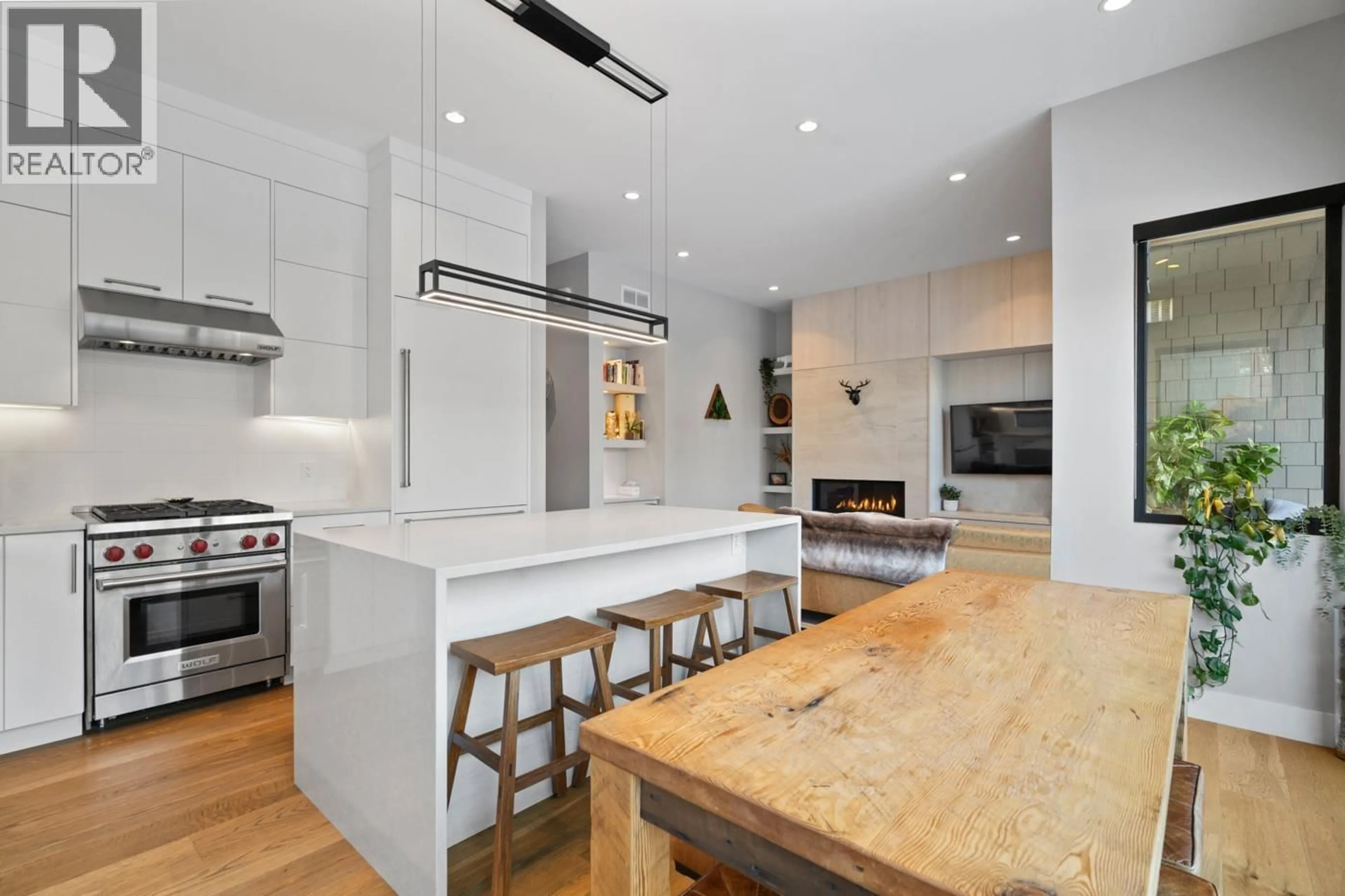 Contemporary kitchen, unknown for 22 - 1350 CLOUDBURST DRIVE, Whistler British Columbia V0N1B1