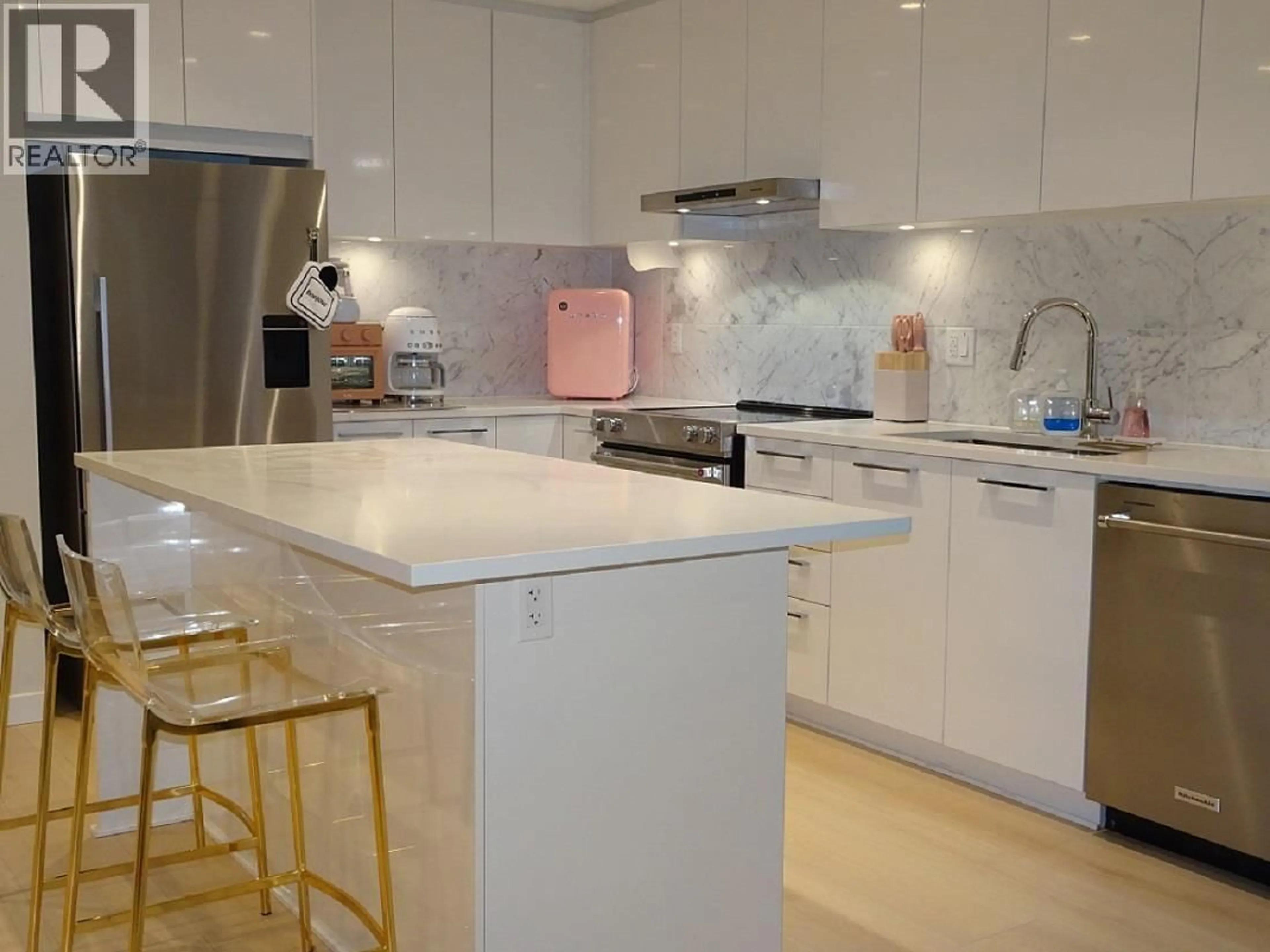 Contemporary kitchen, ceramic/tile floor for 207 - 6438 BYRNEPARK DRIVE, Burnaby British Columbia V3N0J1