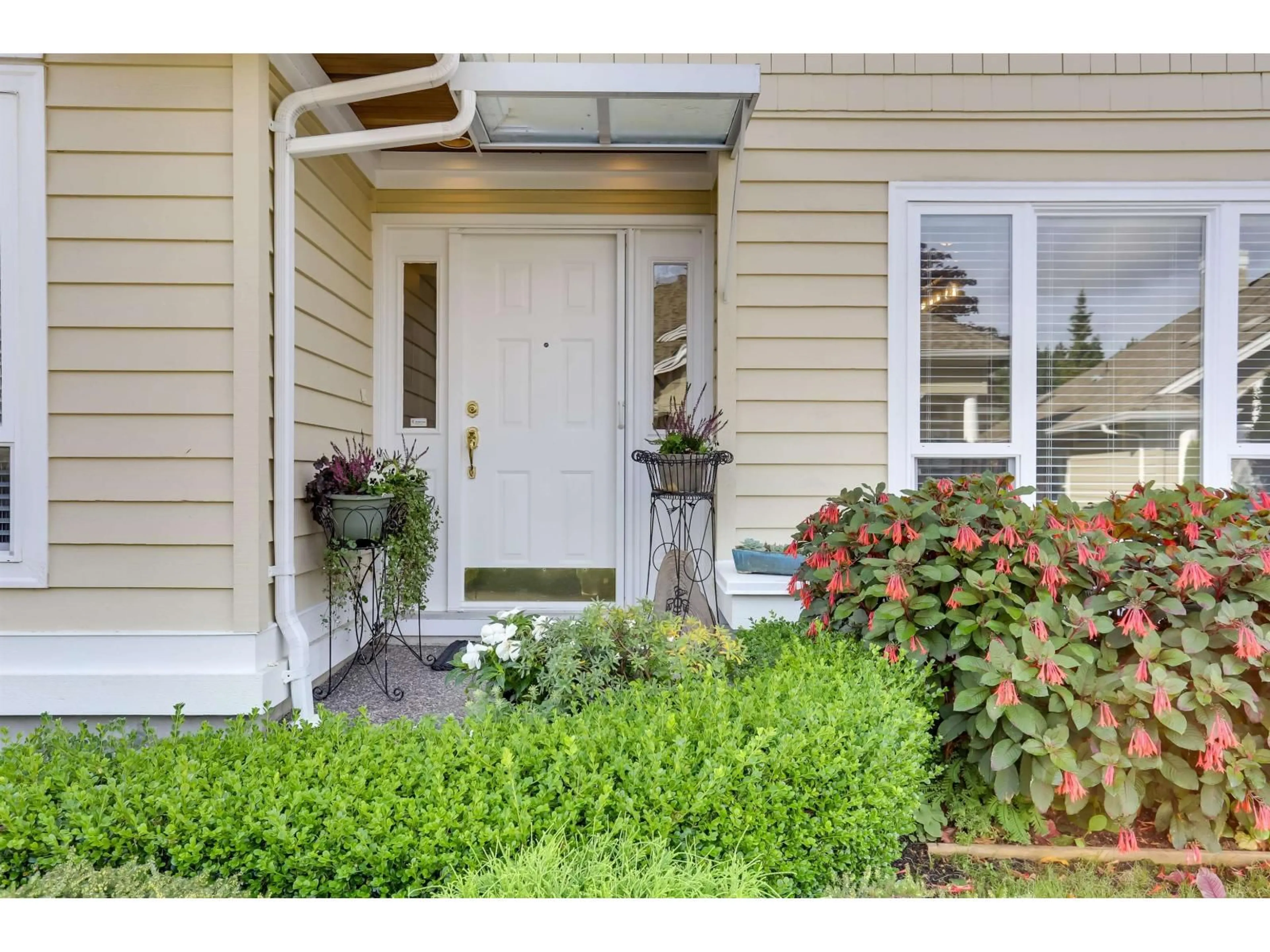 Indoor entryway for 27 - 1881 144, Surrey British Columbia V4A7E8