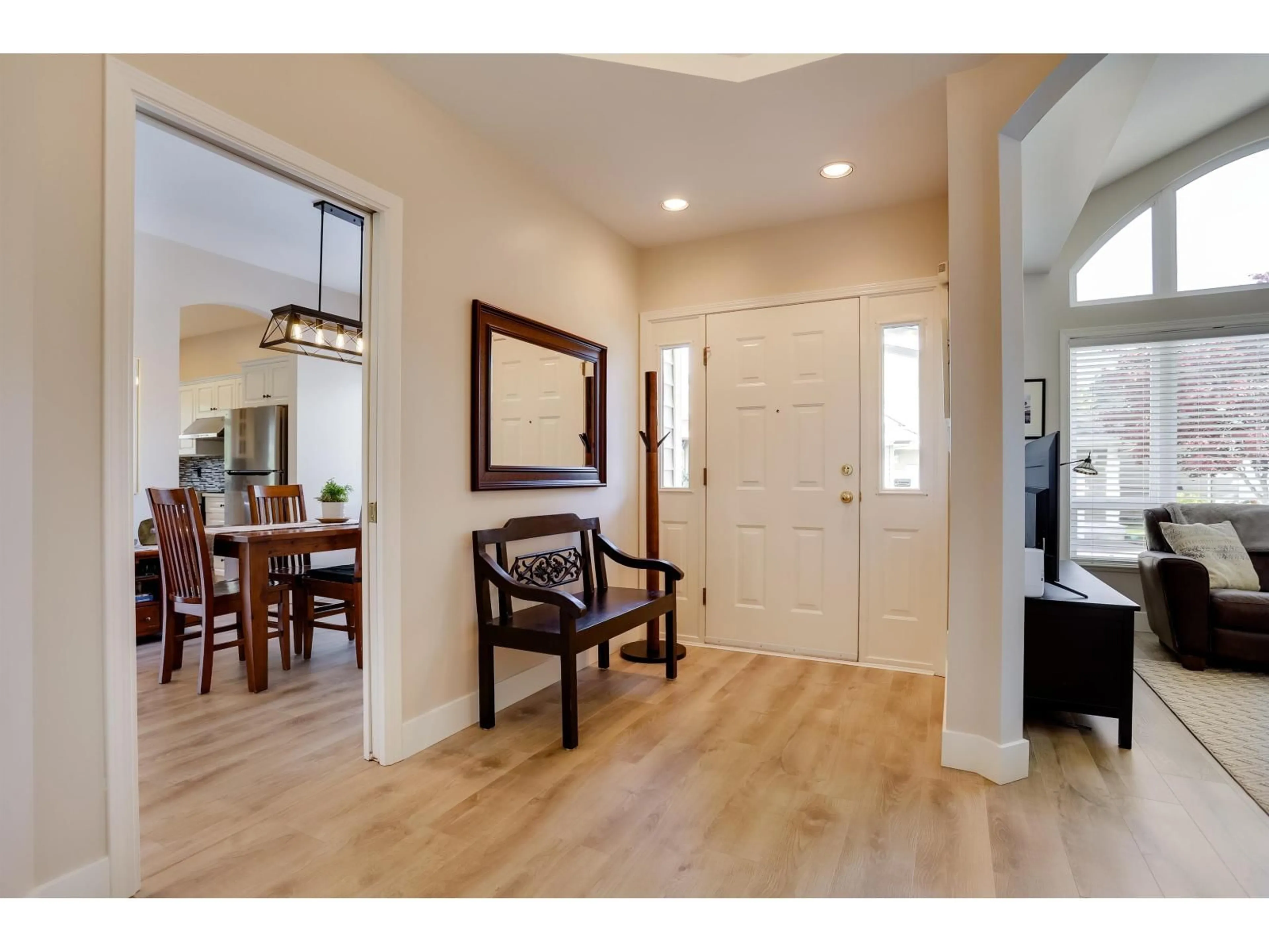 Indoor entryway for 27 - 1881 144, Surrey British Columbia V4A7E8