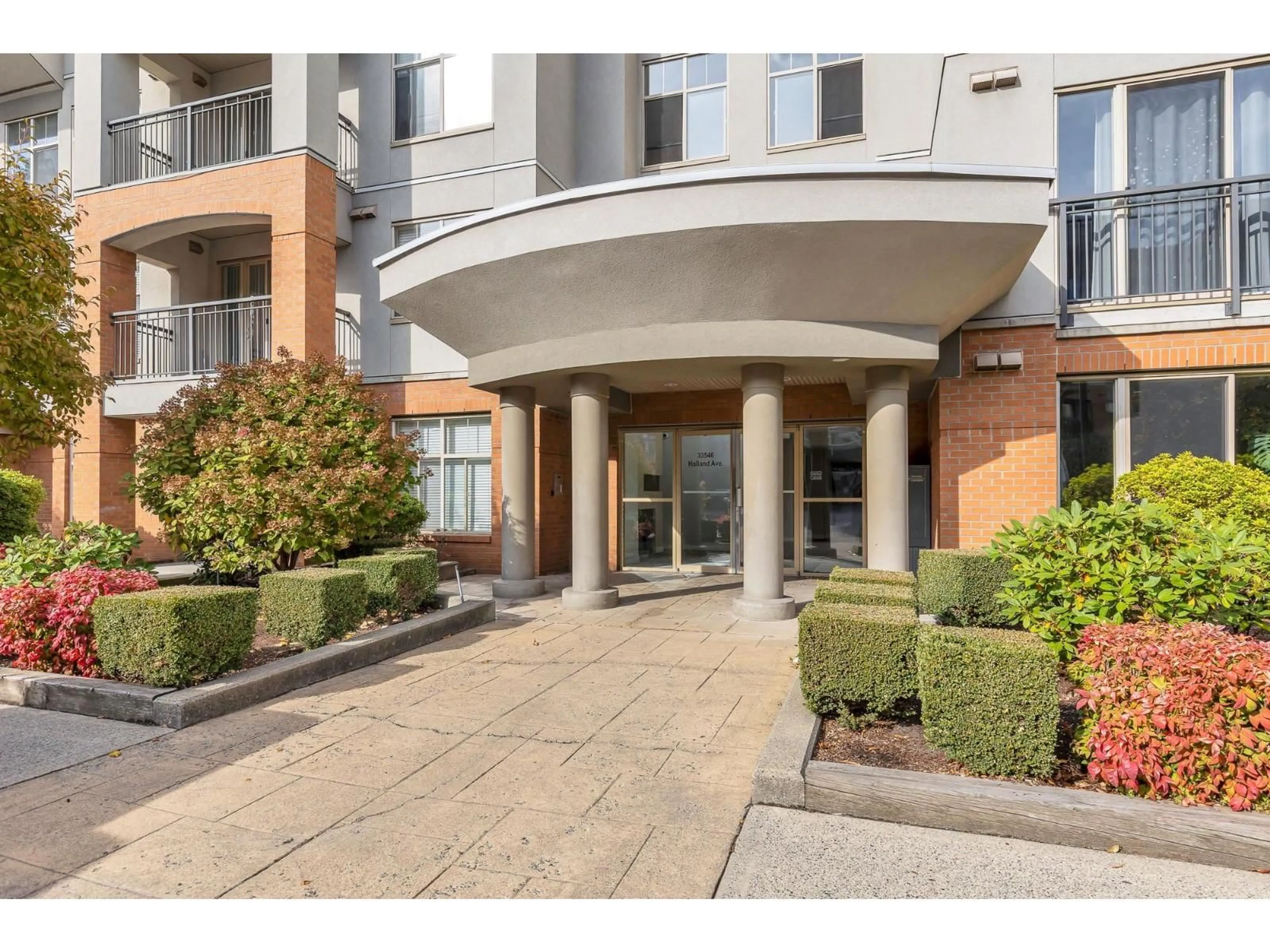 Indoor foyer for 216 - 33546 HOLLAND, Abbotsford British Columbia V2S0C1