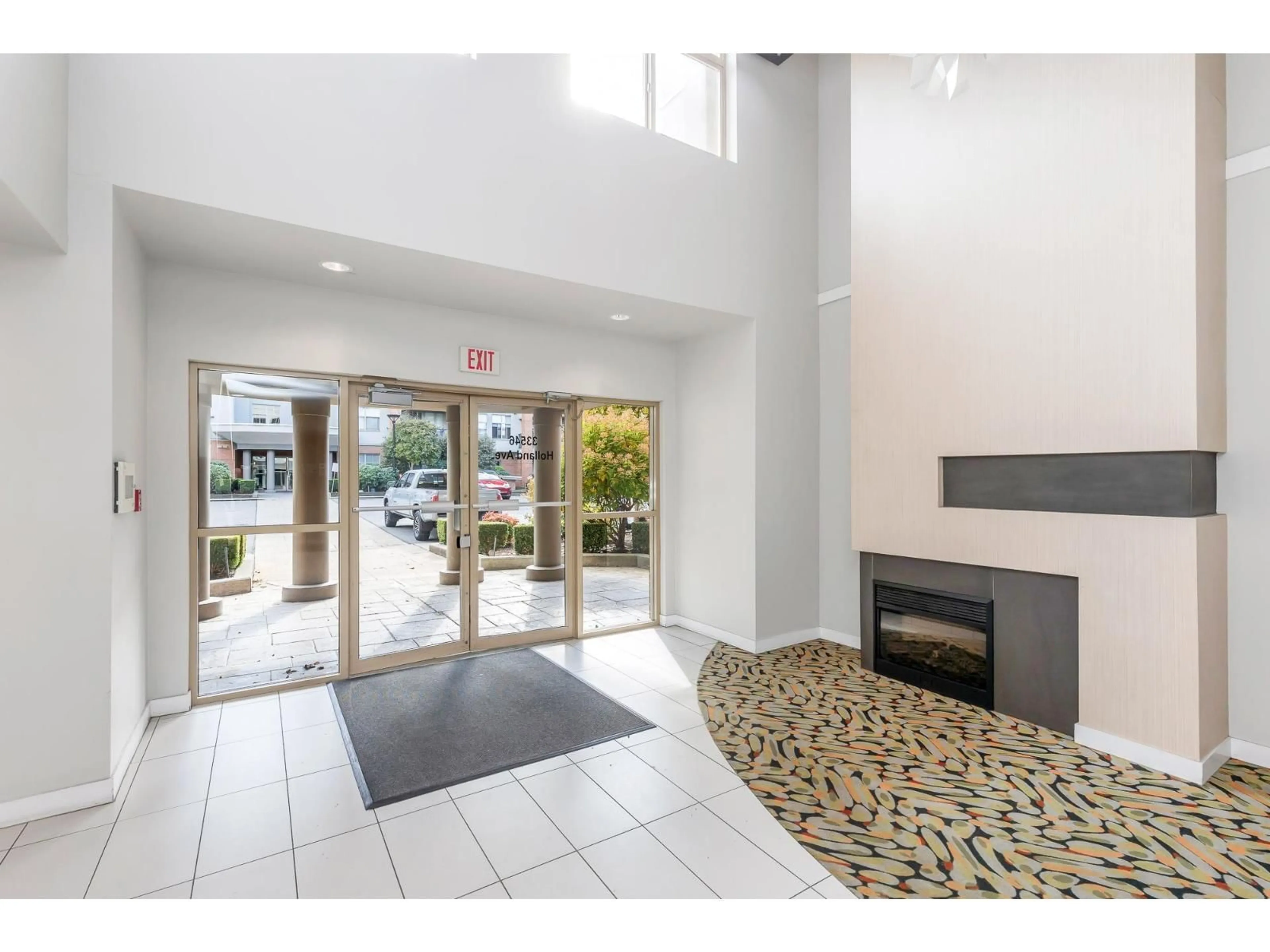 Indoor foyer for 216 - 33546 HOLLAND, Abbotsford British Columbia V2S0C1