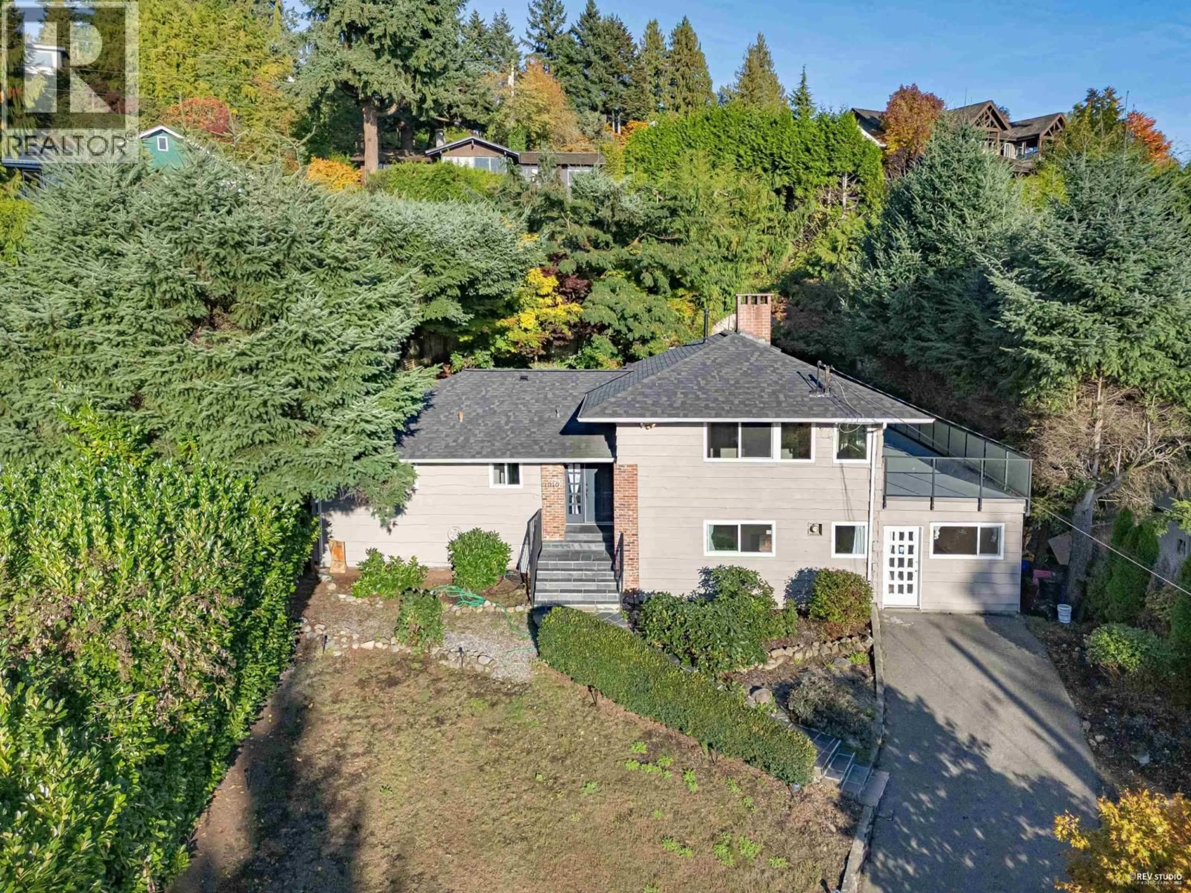 A pic from outside/outdoor area/front of a property/back of a property/a pic from drone, street for 1910 27TH STREET, West Vancouver British Columbia V7V4L2