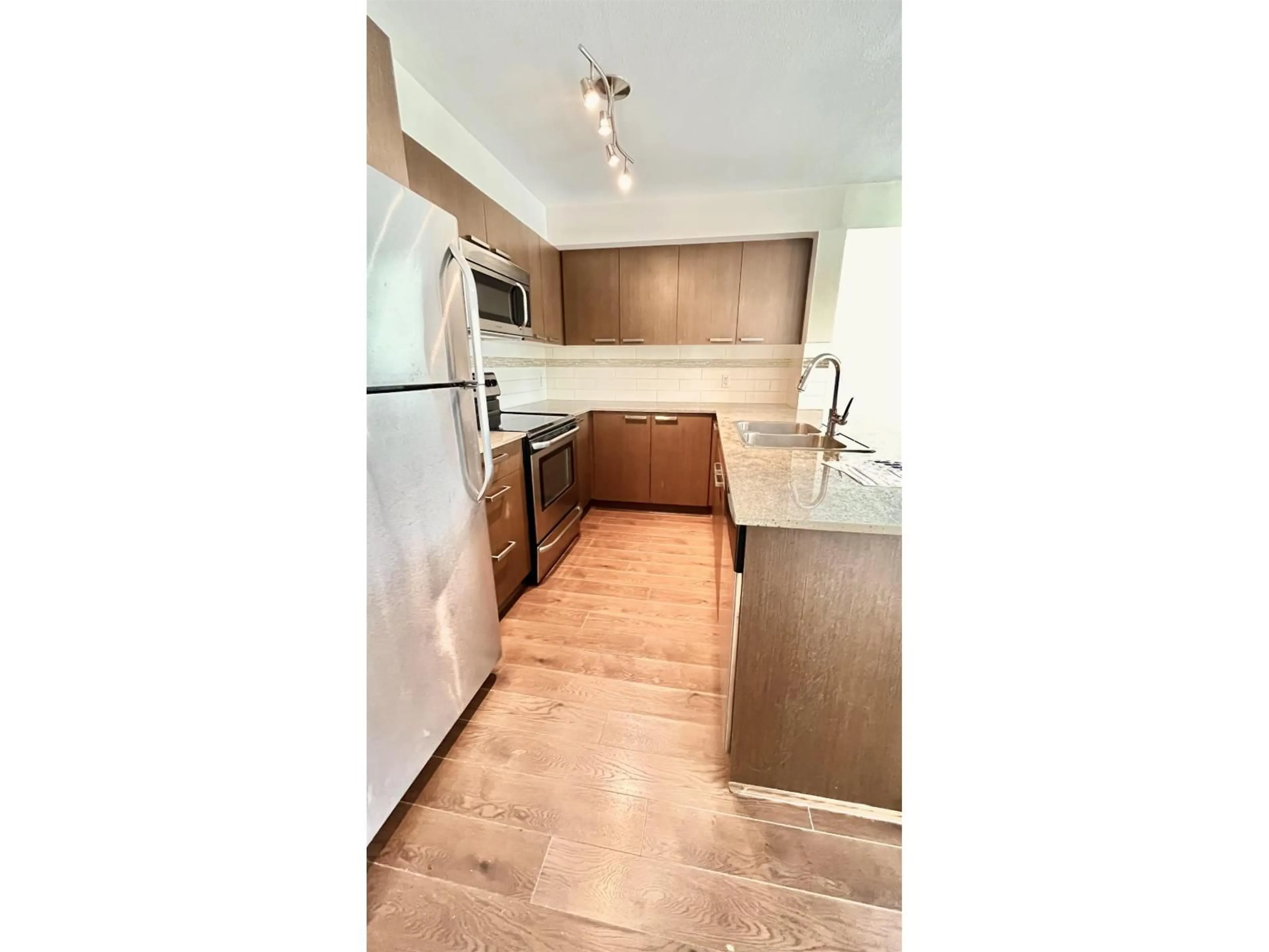 Unknown for 618 - 13883 LAUREL, Surrey British Columbia V3T1A8
