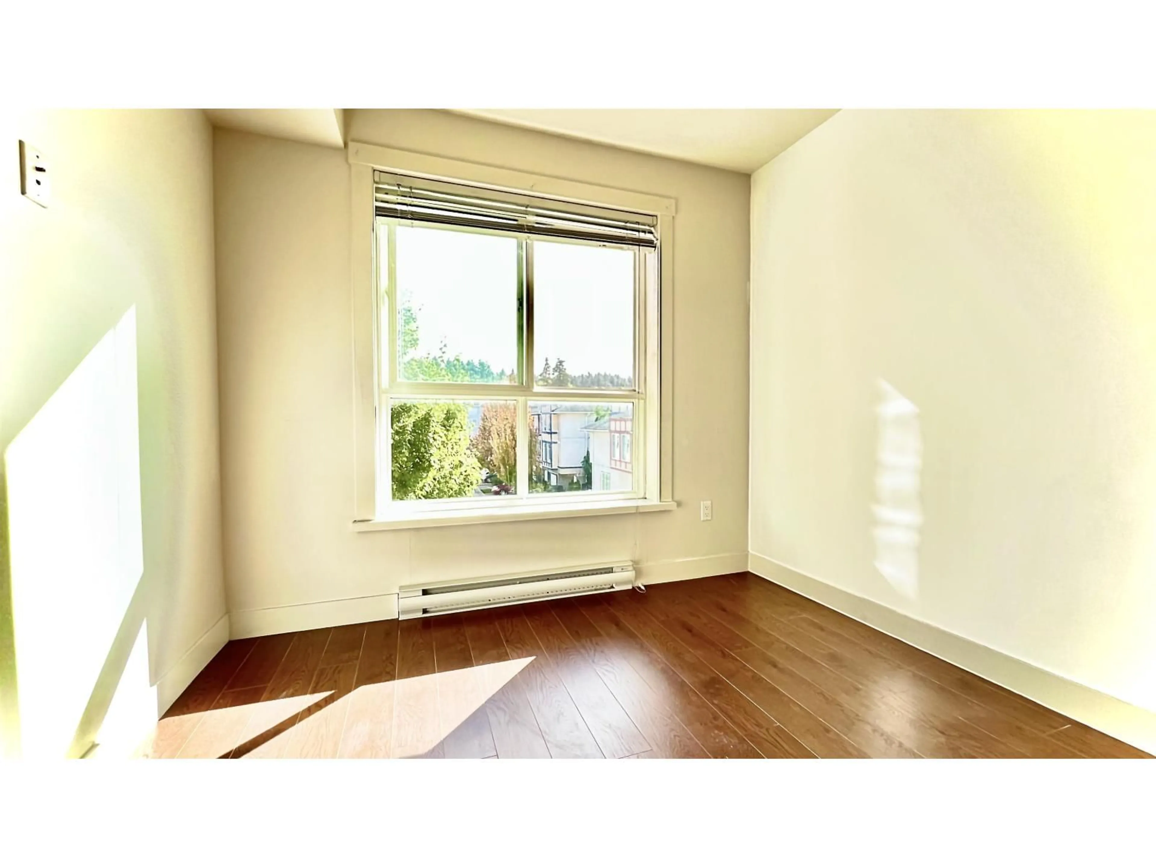 A pic of a room for 618 - 13883 LAUREL, Surrey British Columbia V3T1A8