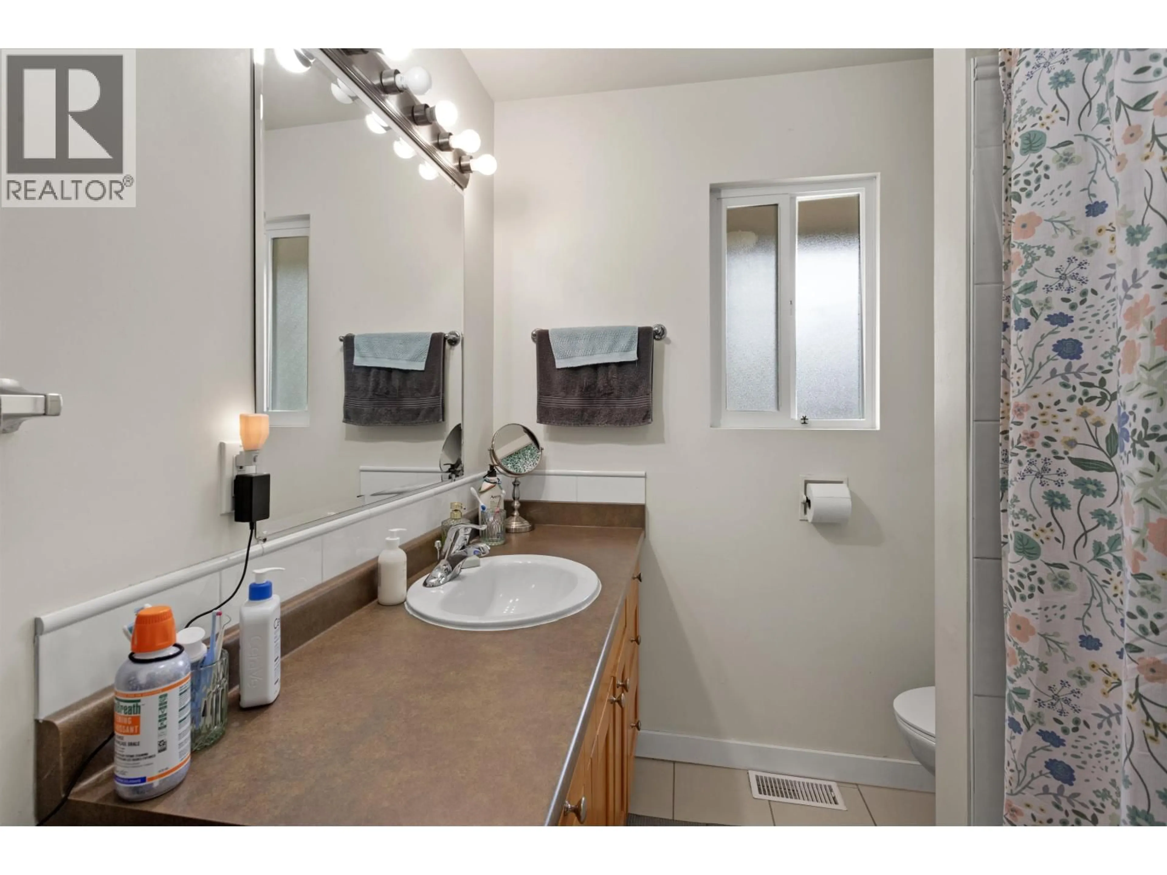 Standard bathroom, ceramic/tile floor for 3421 EDINBURGH STREET, Port Coquitlam British Columbia V3B4K4