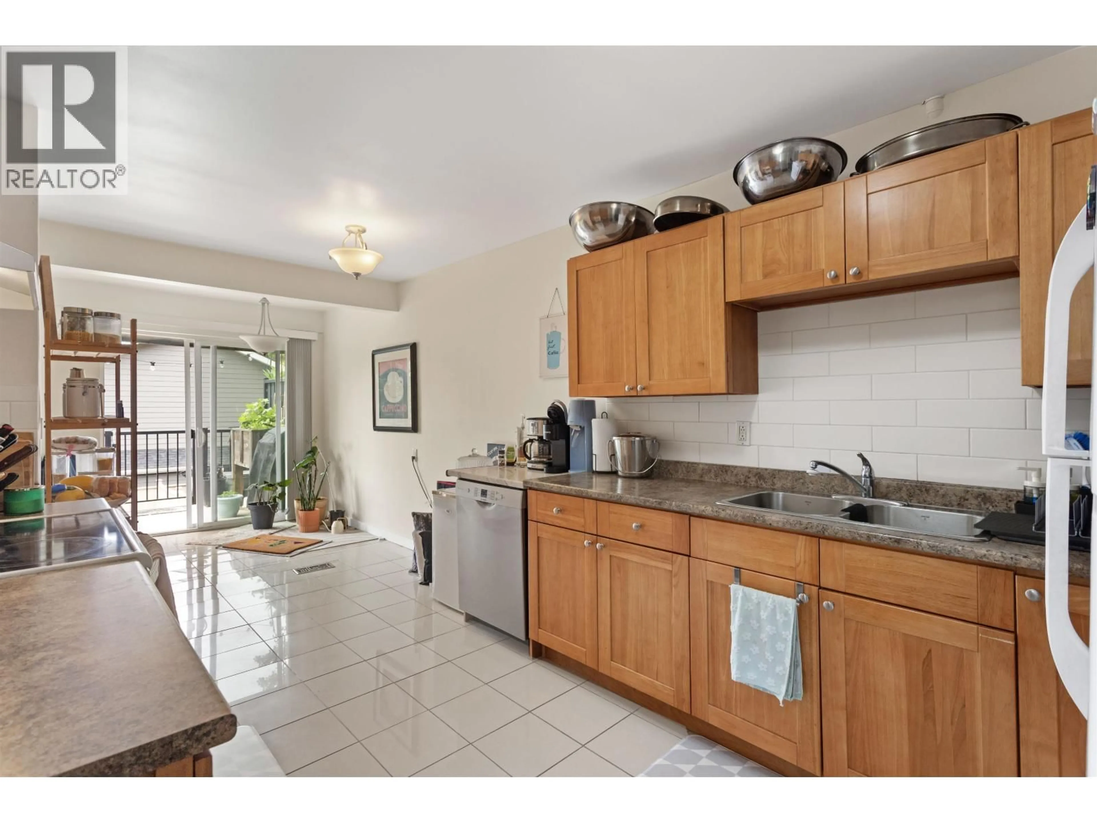 Standard kitchen, ceramic/tile floor for 3423 EDINBURGH STREET, Port Coquitlam British Columbia V3B4K4