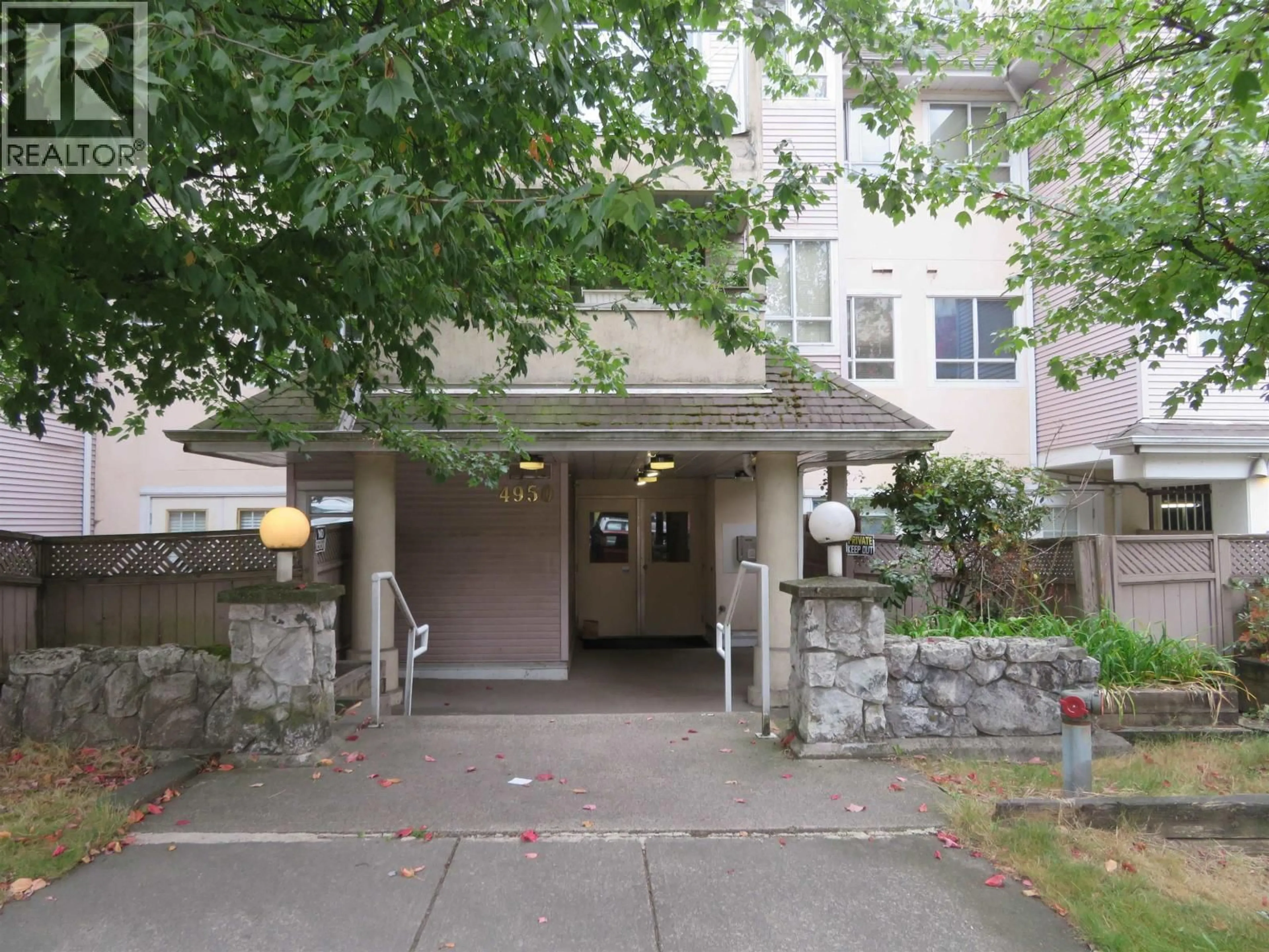 Indoor foyer for 304 - 4950 JOYCE STREET, Vancouver British Columbia V5R4G6