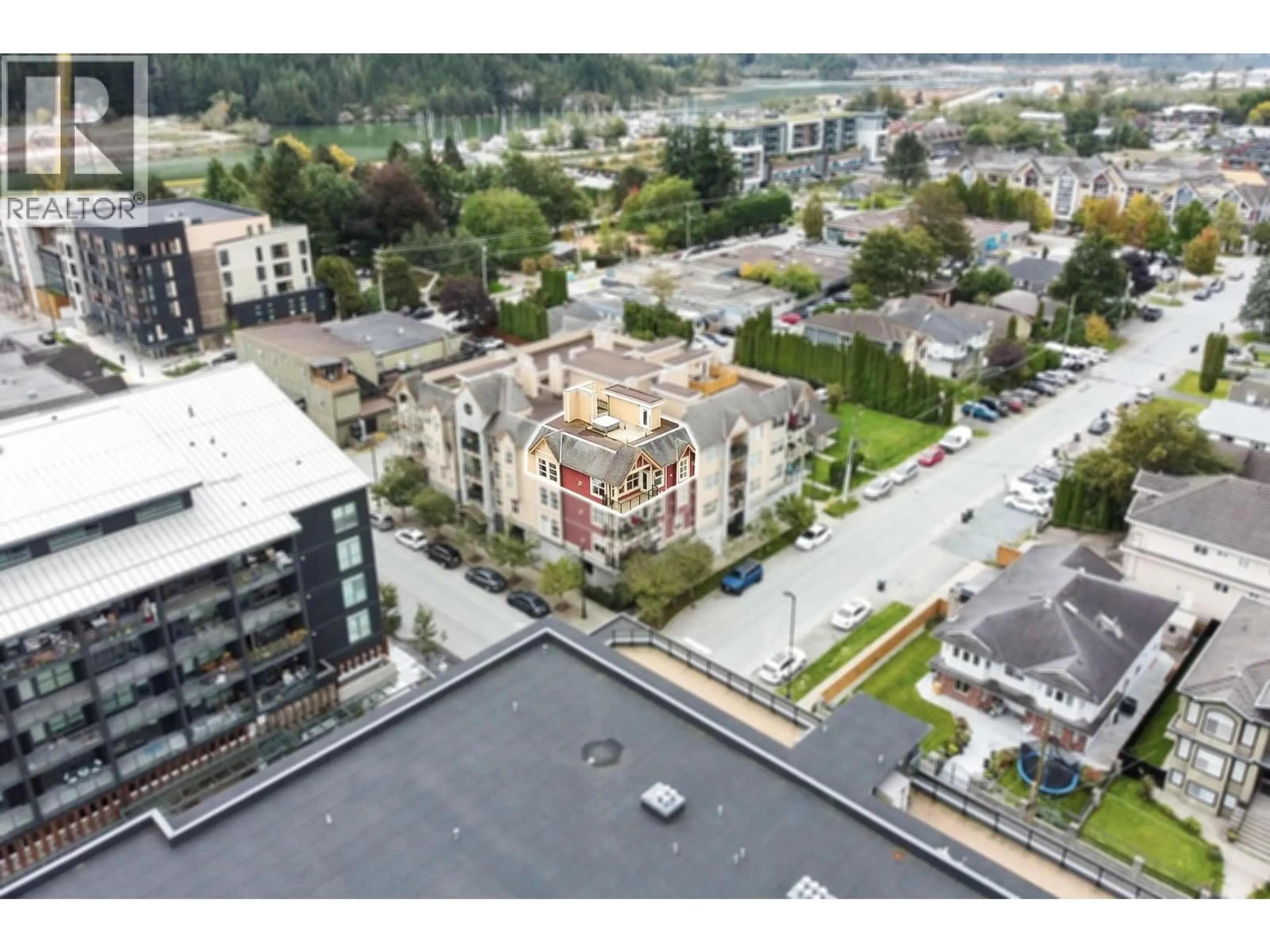 A pic from outside/outdoor area/front of a property/back of a property/a pic from drone, city buildings view from balcony for 403 - 1310 VICTORIA STREET, Squamish British Columbia V0N3G0