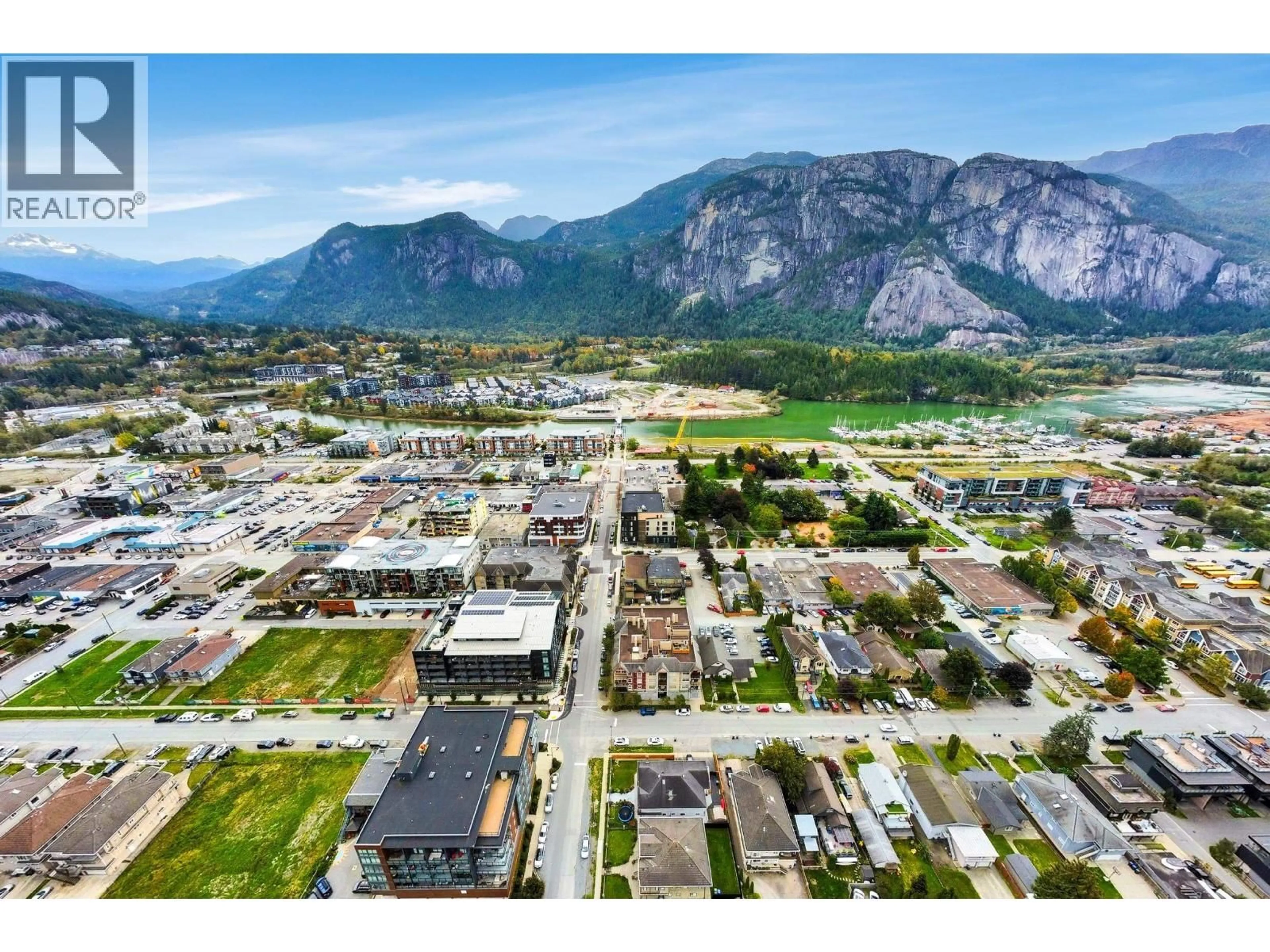 A pic from outside/outdoor area/front of a property/back of a property/a pic from drone, mountain view for 403 - 1310 VICTORIA STREET, Squamish British Columbia V0N3G0