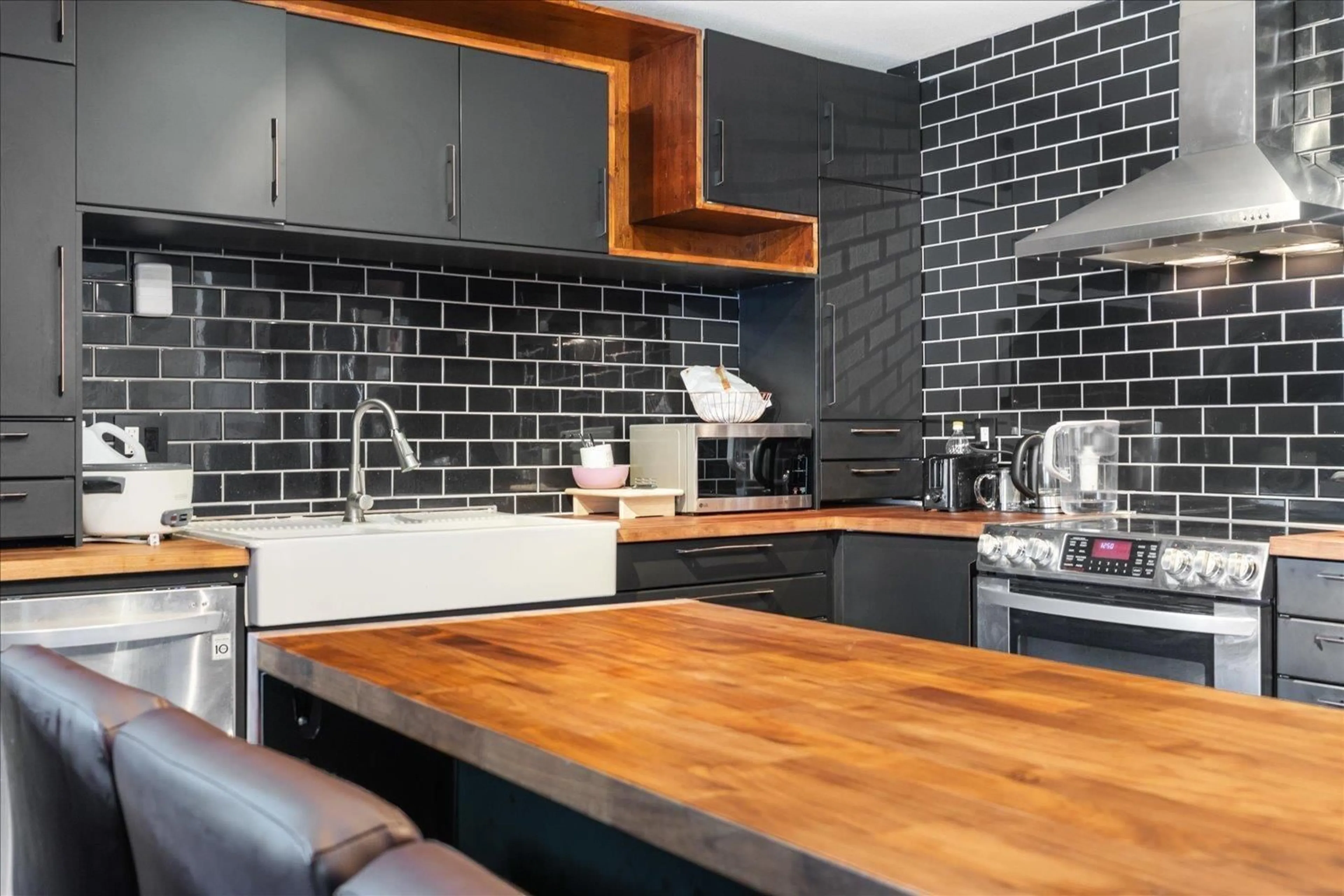 Contemporary kitchen, unknown for 203 - 2575 WARE, Abbotsford British Columbia V2S3E2