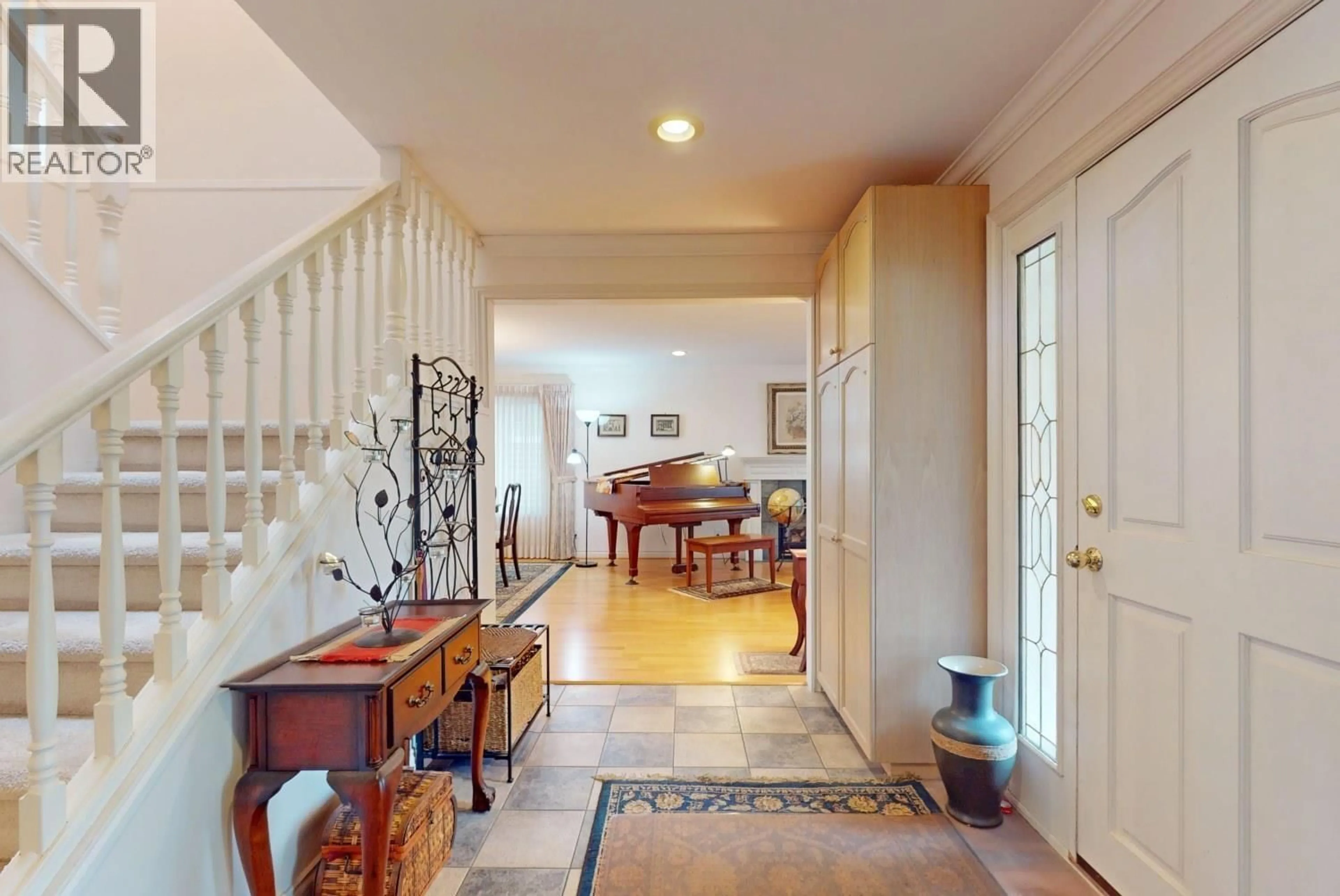 Indoor foyer for 1926 62ND AVENUE, Vancouver British Columbia V6P2G6