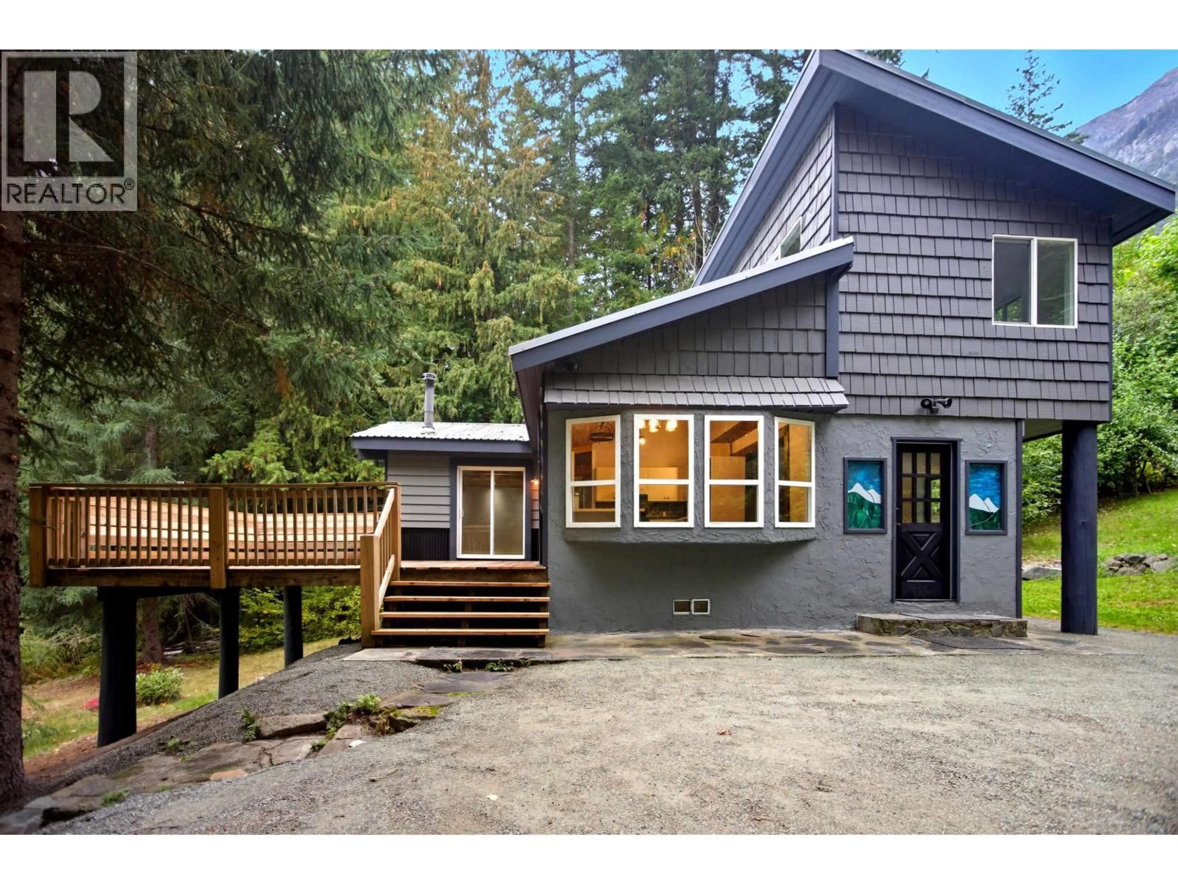 Home with vinyl exterior material, unknown for 9257 PEMBERTON PORTAGE ROAD, Pemberton British Columbia V0N1L0