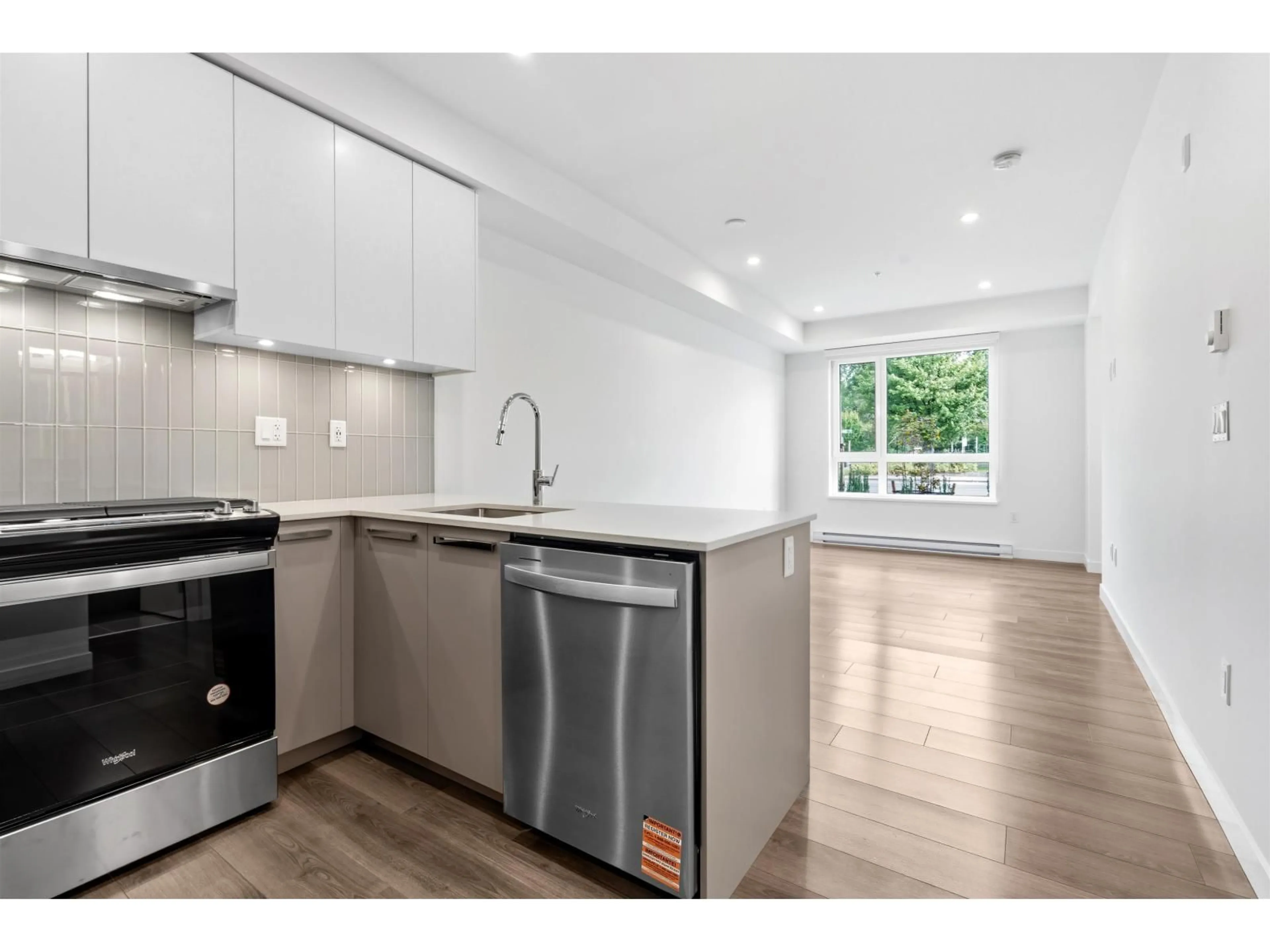 Open concept kitchen, unknown for 115 - 13788 76, Surrey British Columbia V3W3V9