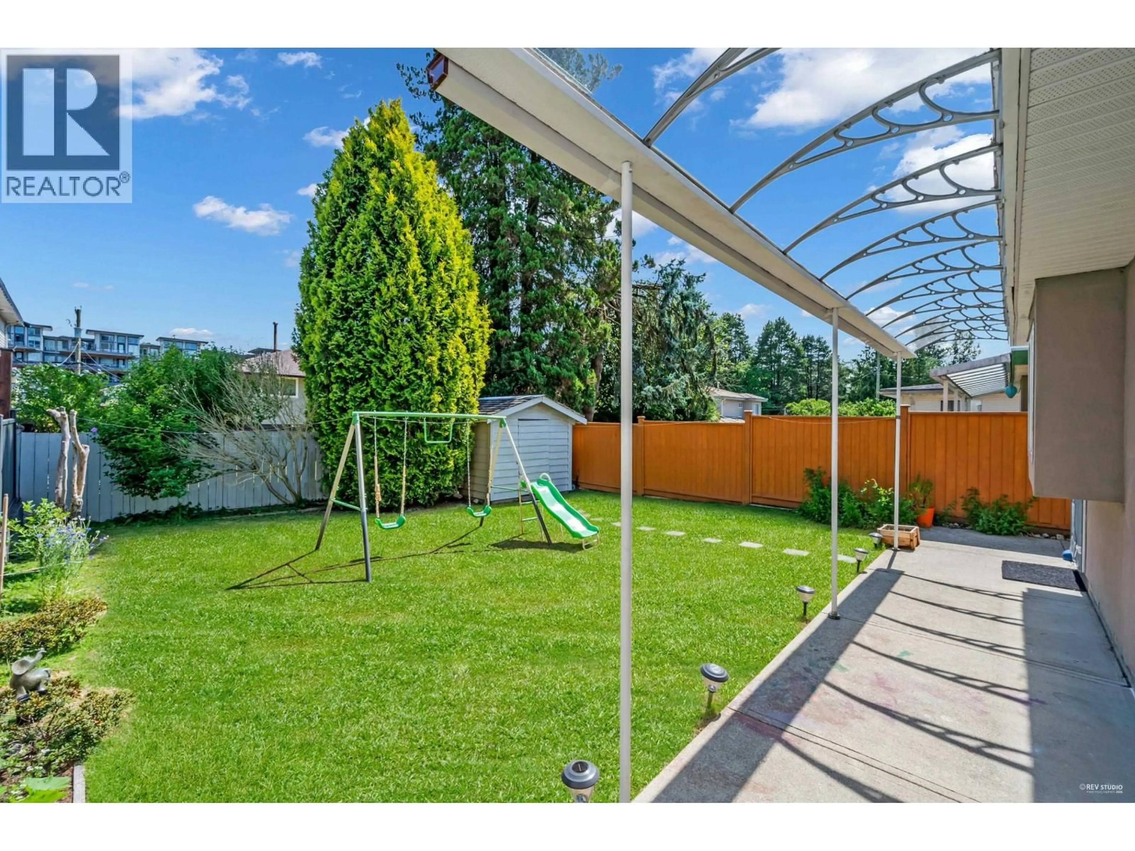 Patio, unknown for 7222 16TH AVENUE, Burnaby British Columbia V3N1N5