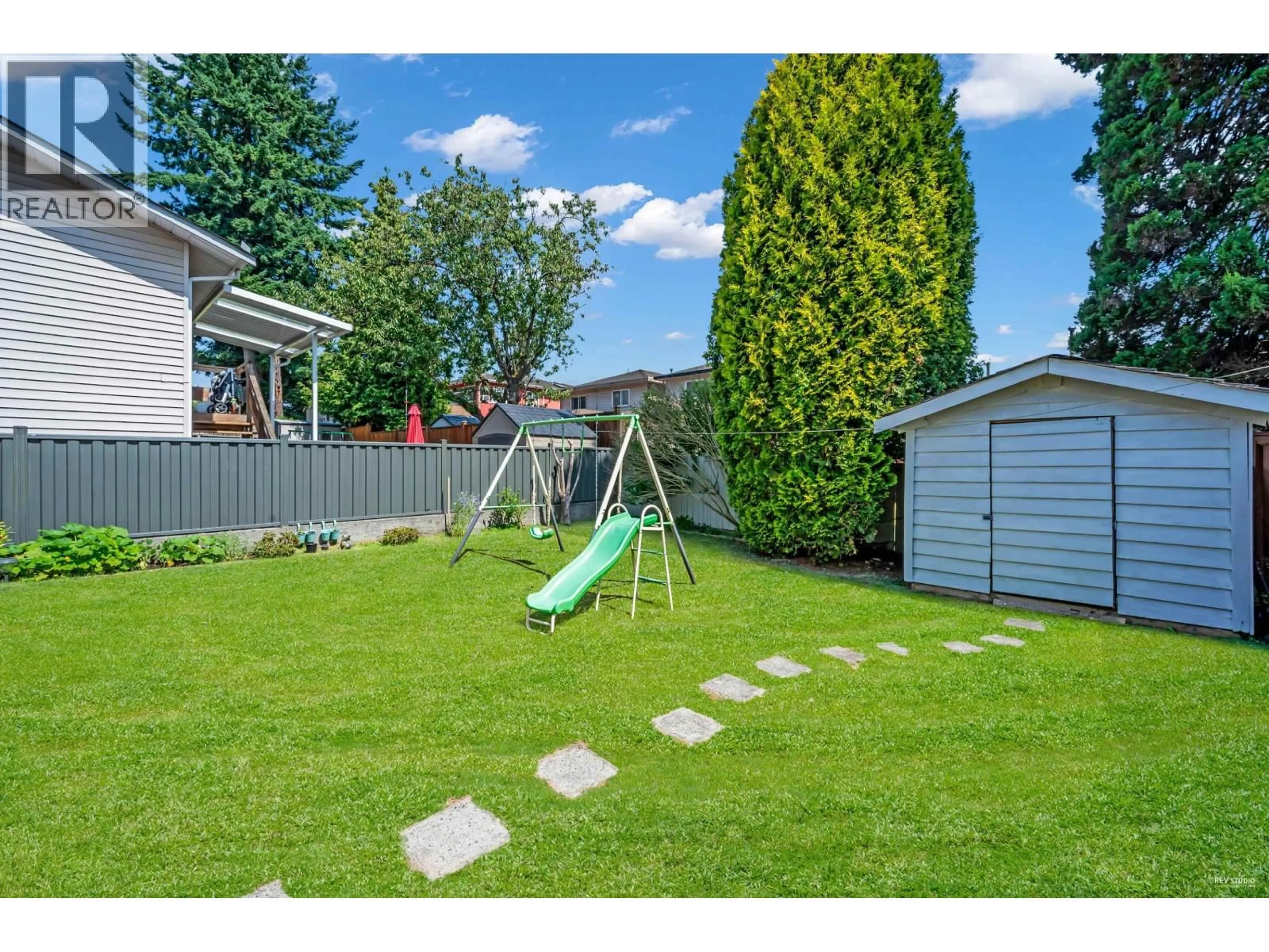 A pic from outside/outdoor area/front of a property/back of a property/a pic from drone, unknown for 7222 16TH AVENUE, Burnaby British Columbia V3N1N5