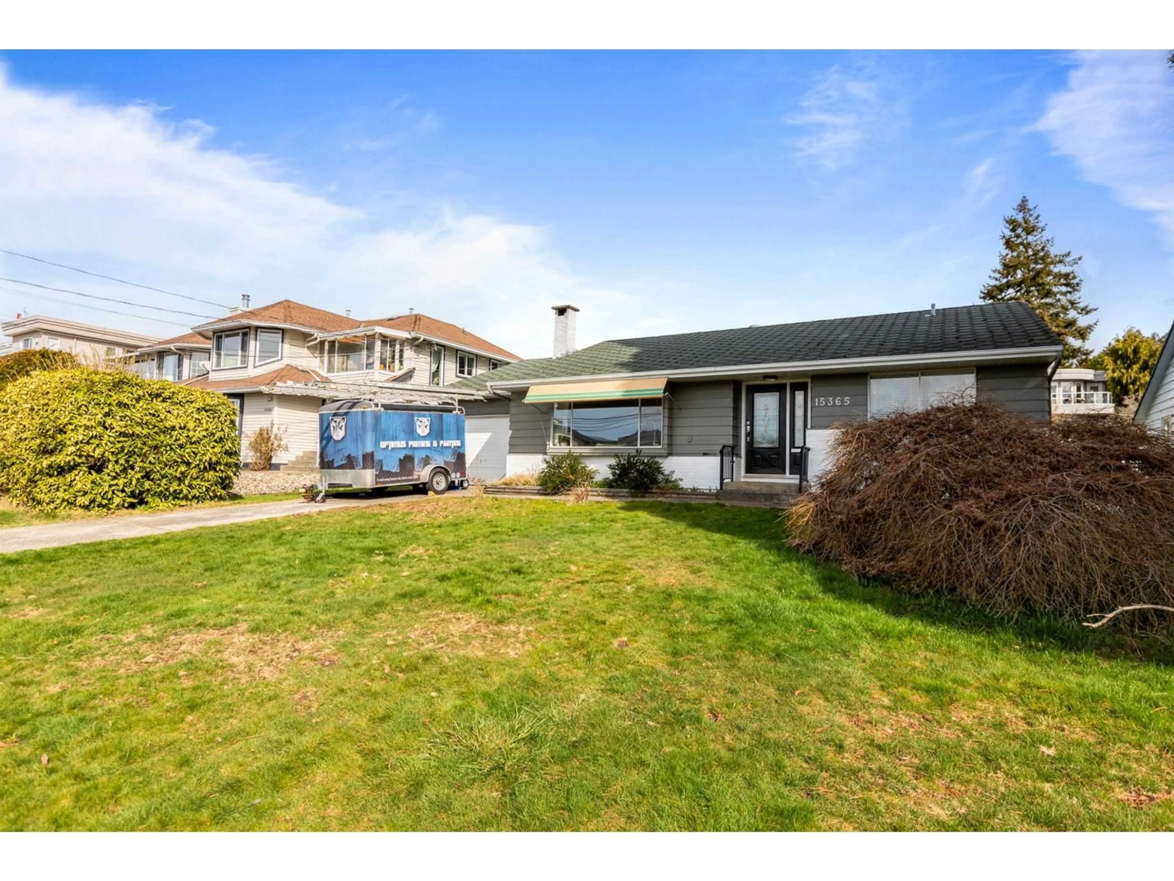 A pic from outside/outdoor area/front of a property/back of a property/a pic from drone, street for 15365 PACIFIC, White Rock British Columbia V4B1R3
