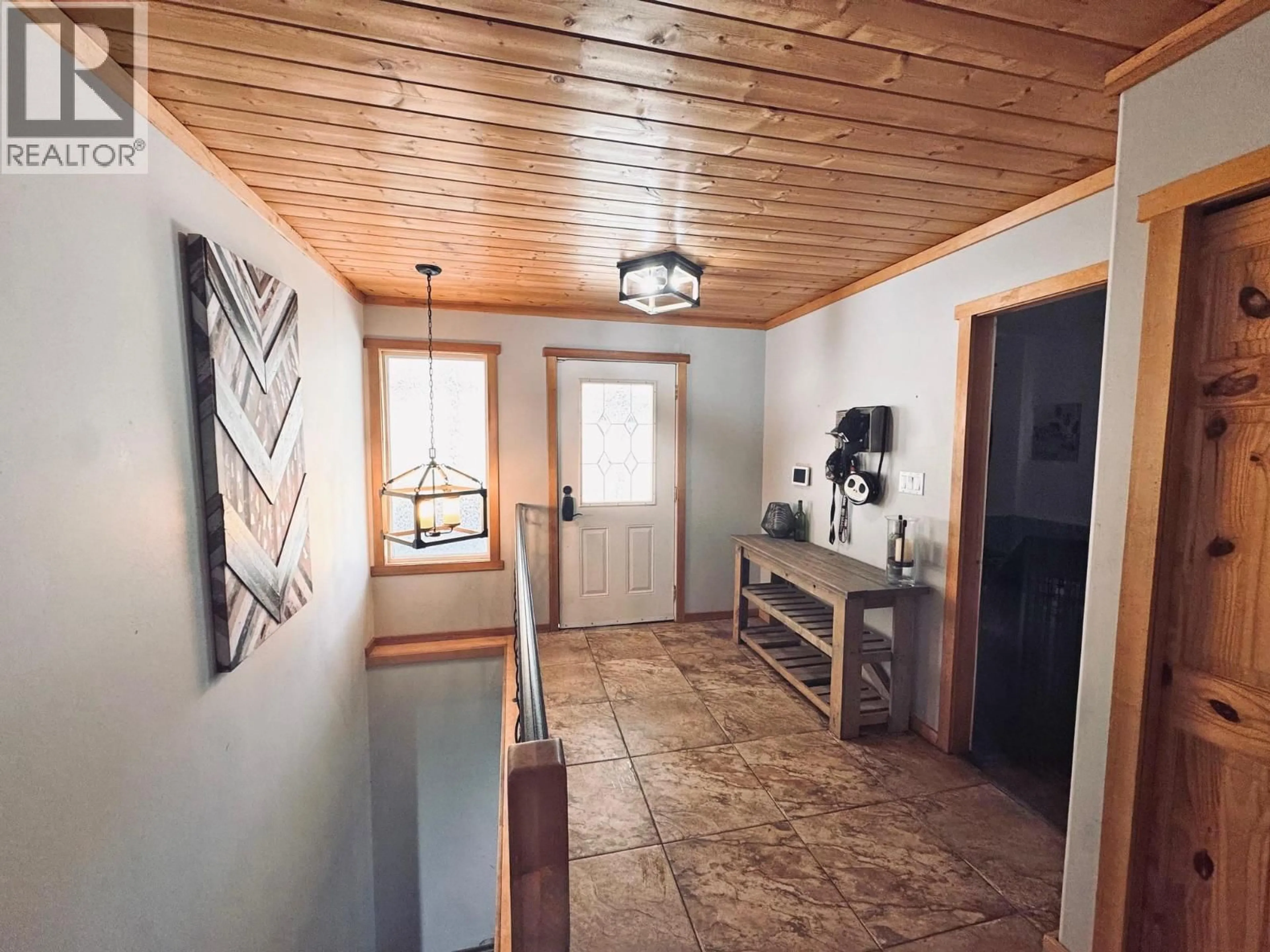 Indoor entryway for 335 CLEARVIEW CRESCENT, Williams Lake British Columbia V2G2H4