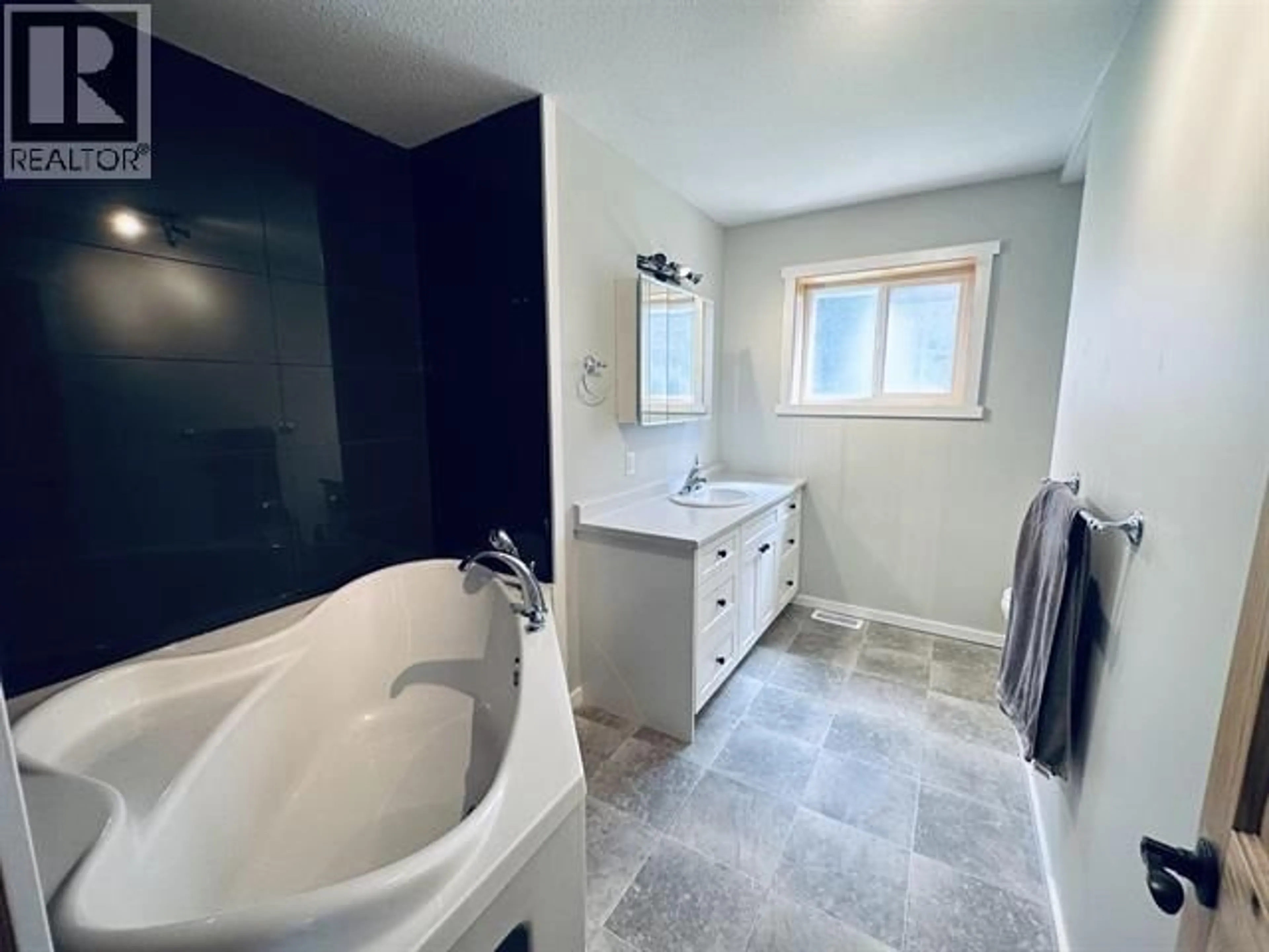 Contemporary bathroom, ceramic/tile floor for 335 CLEARVIEW CRESCENT, Williams Lake British Columbia V2G2H4