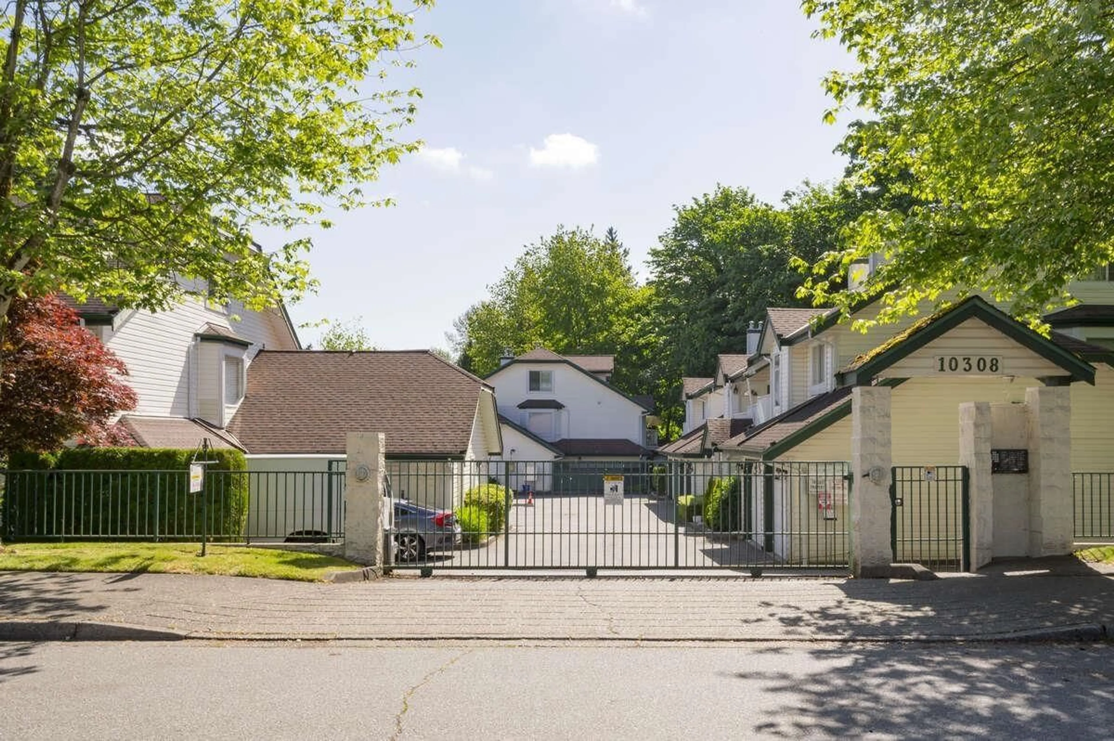 Patio, street for 109 - 10308 155A, Surrey British Columbia V3R4K5