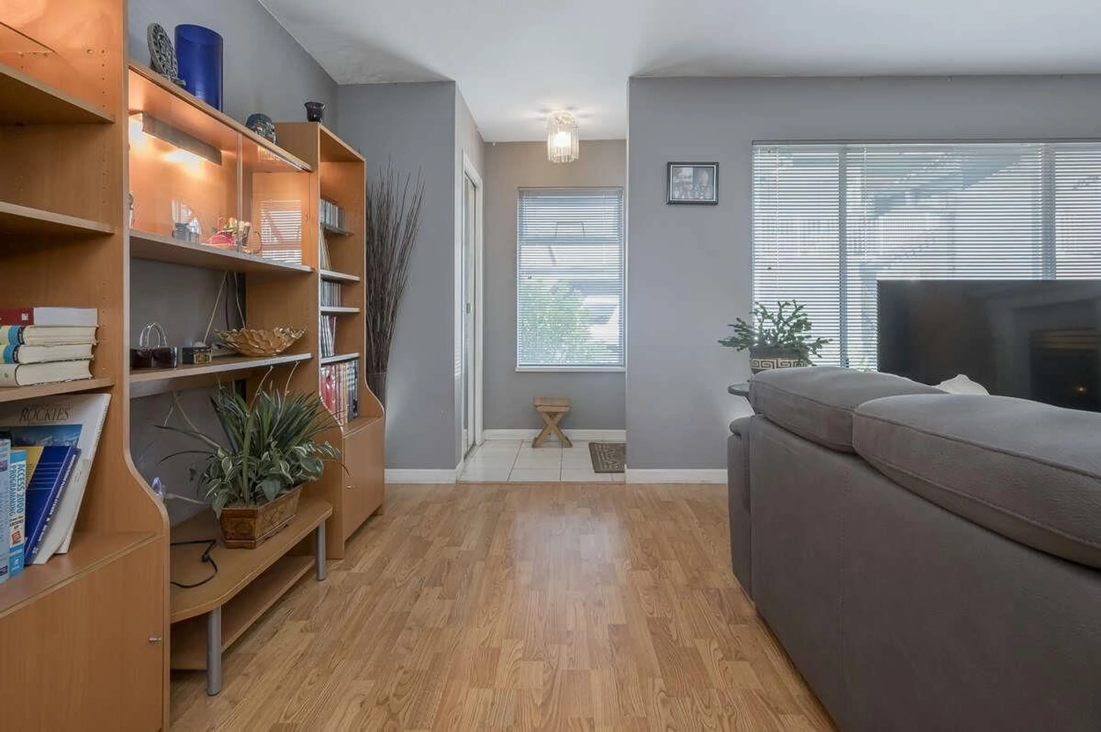 Living room with furniture, wood/laminate floor for 109 - 10308 155A, Surrey British Columbia V3R4K5