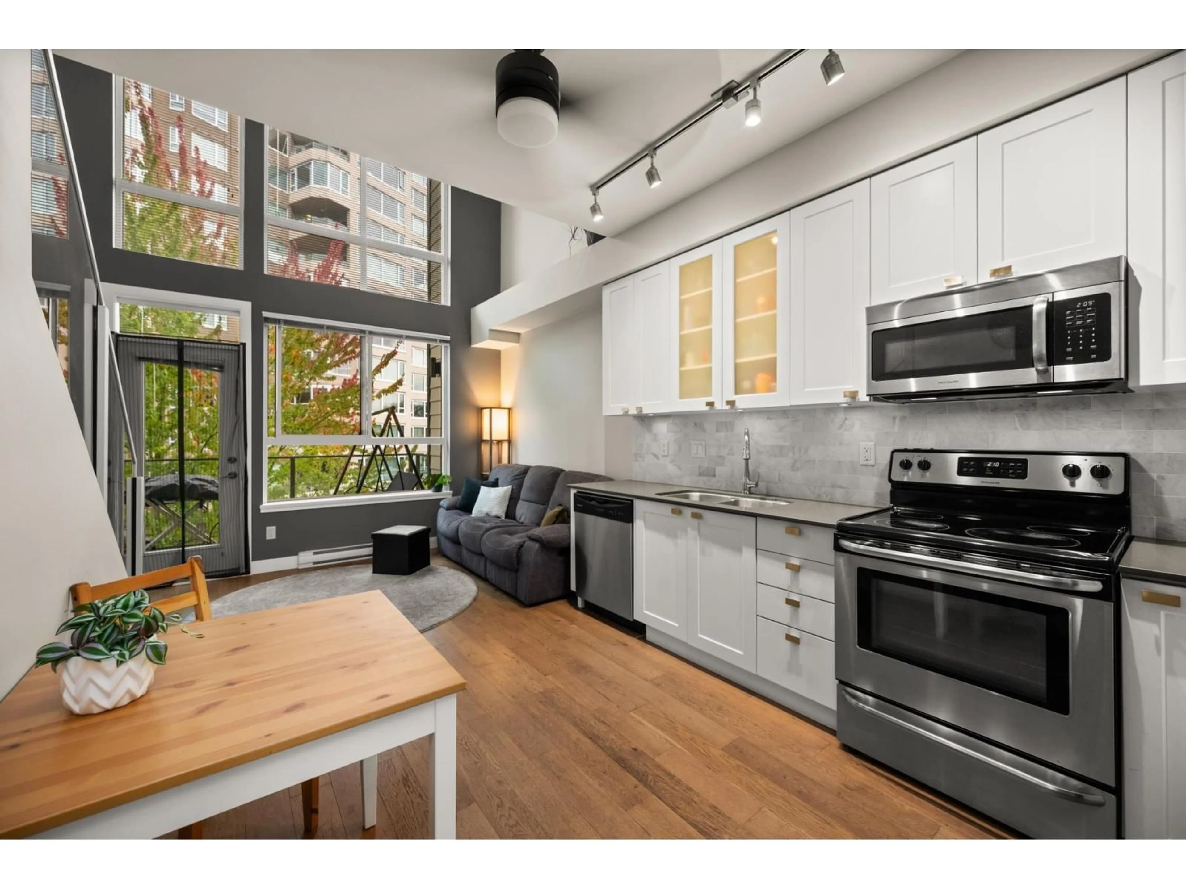 Open concept kitchen, unknown for 311 - 3080 GLADWIN, Abbotsford British Columbia V2T0G3