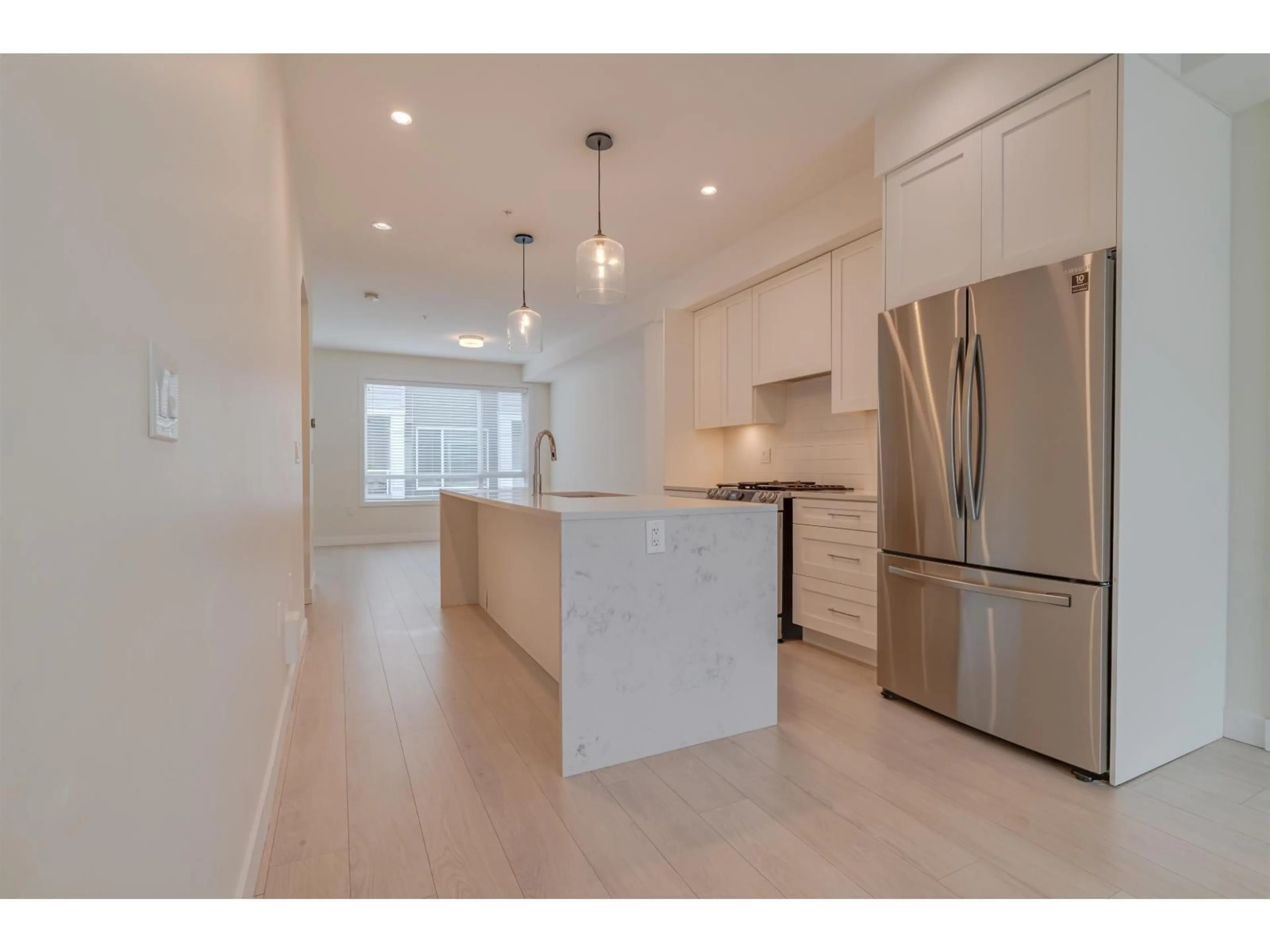 Open concept kitchen, ceramic/tile floor for 3 - 19628 55A, Langley British Columbia V3A3X2
