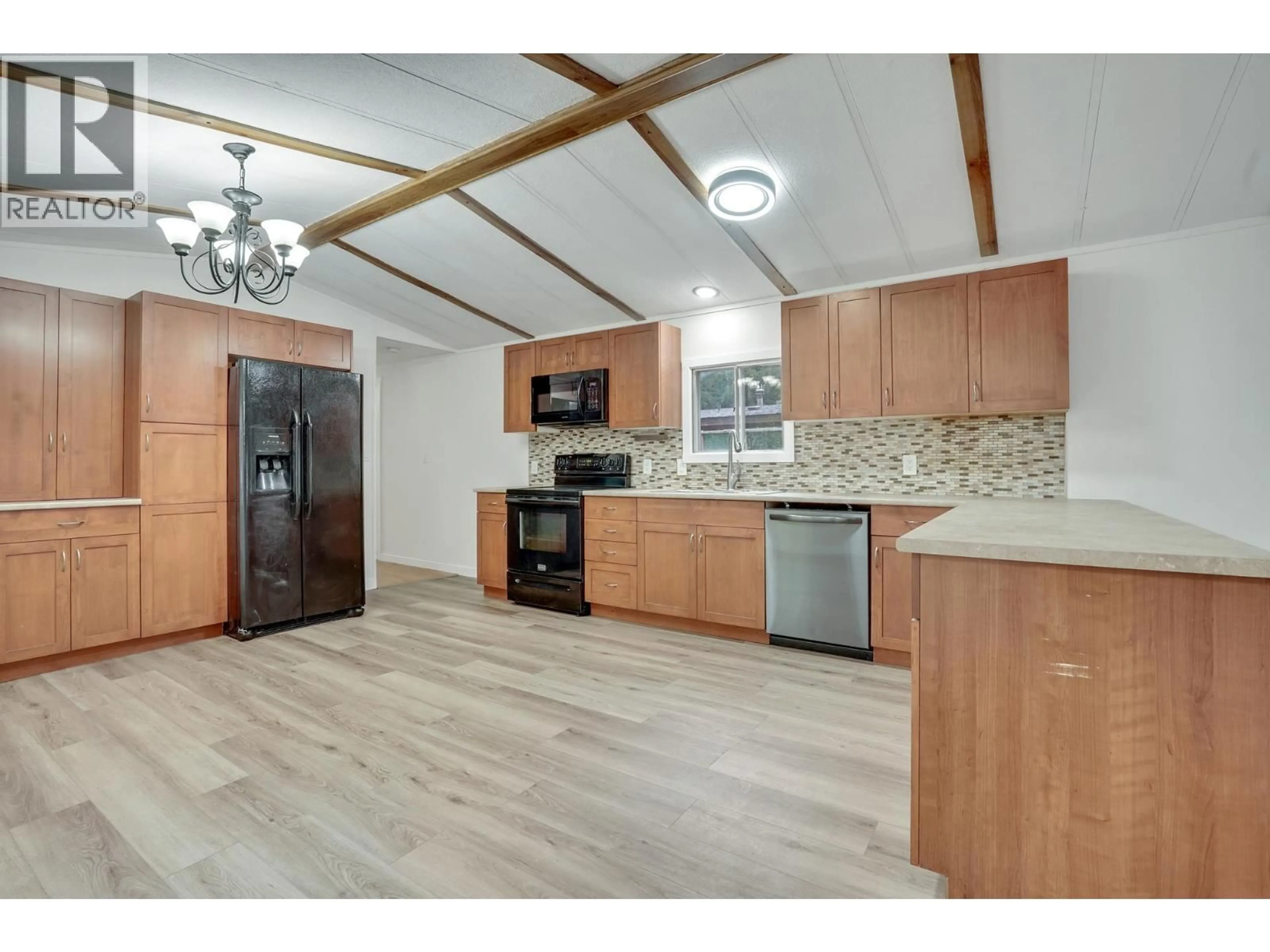 Open concept kitchen, wood/laminate floor for 199 - 1830 MAMQUAM ROAD, Squamish British Columbia V8B0L8