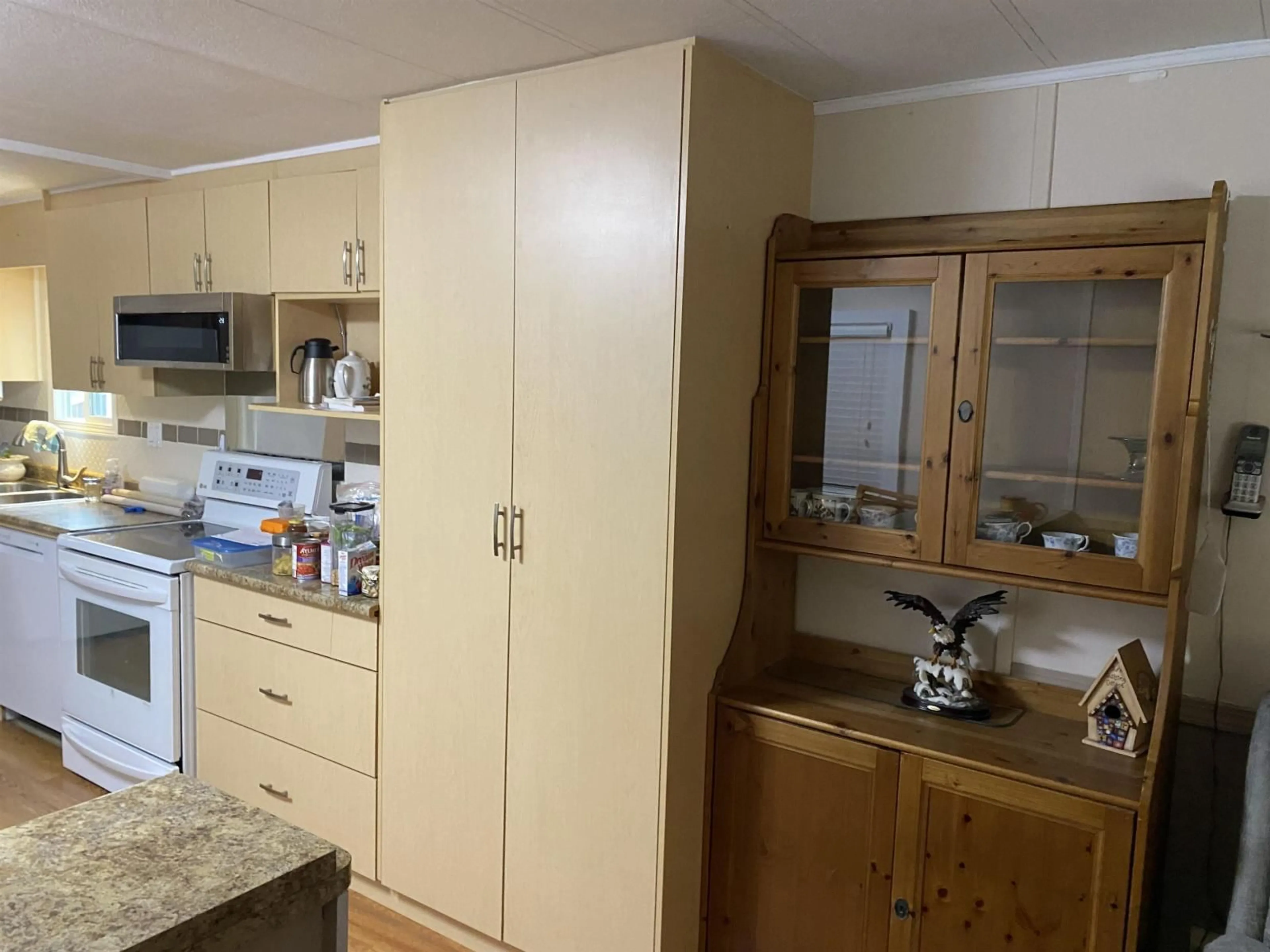 Standard kitchen, unknown for 42 - 13650 80, Surrey British Columbia V3W6J8