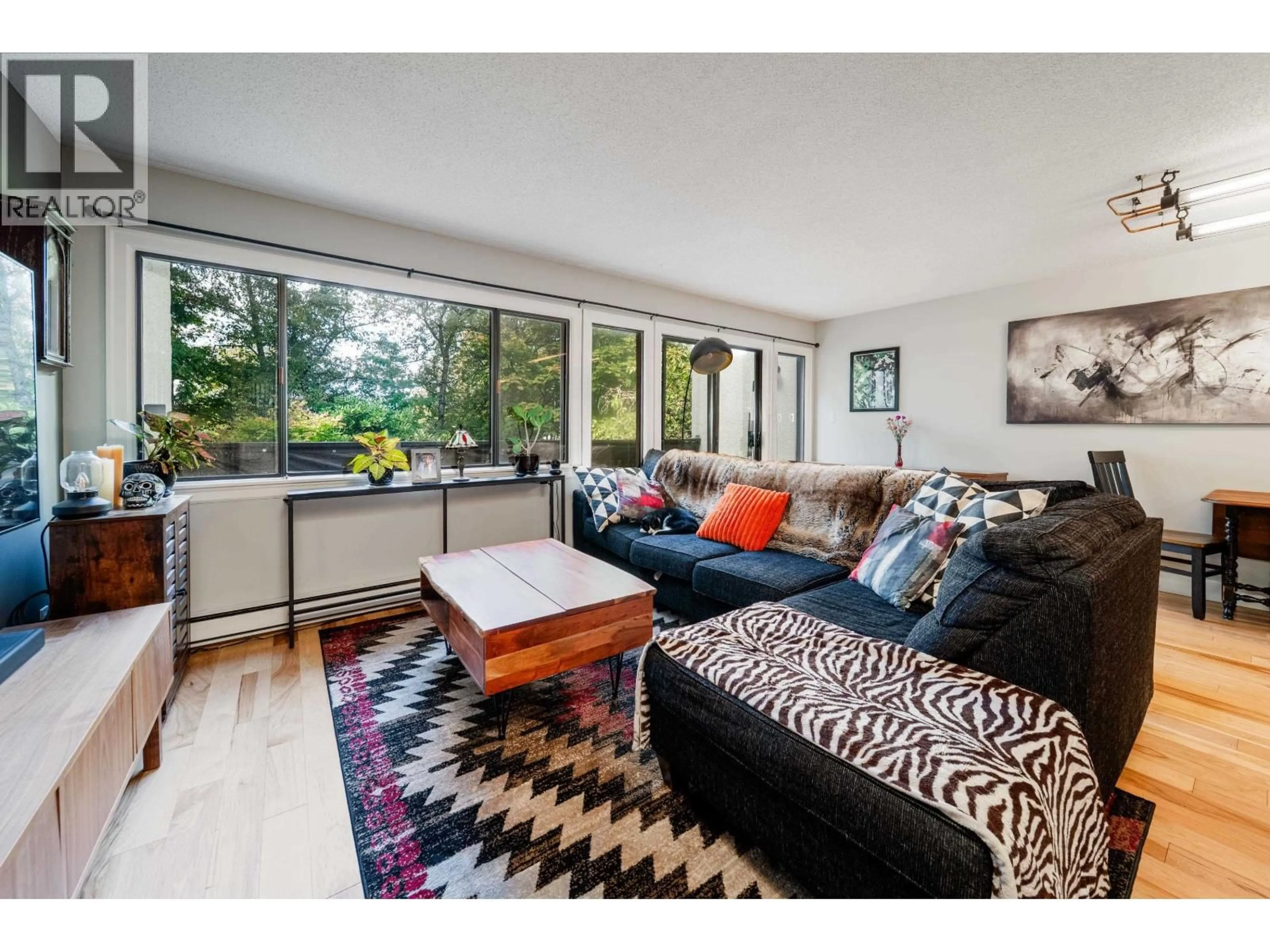 Living room with furniture, unknown for 7 - 7305 MONTECITO DRIVE, Burnaby British Columbia V5A1R2