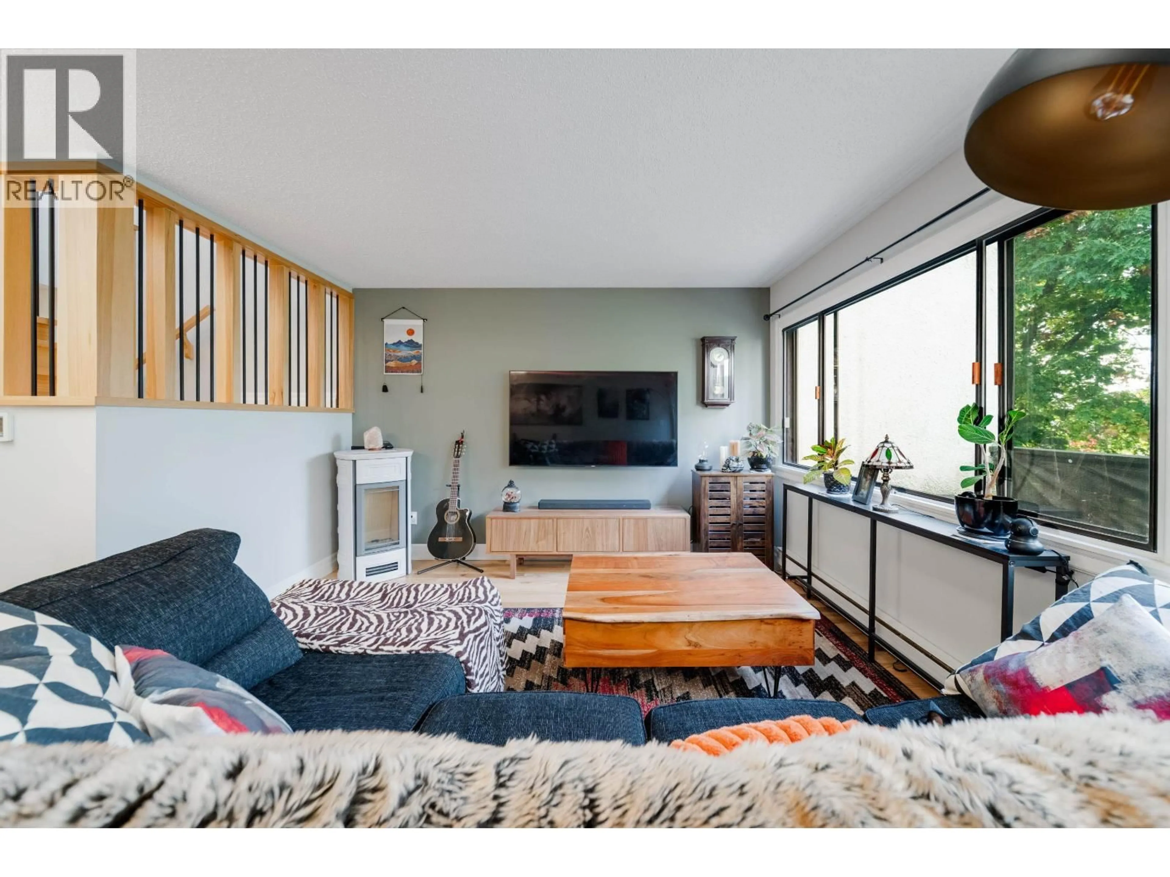 Living room with furniture, unknown for 7 - 7305 MONTECITO DRIVE, Burnaby British Columbia V5A1R2