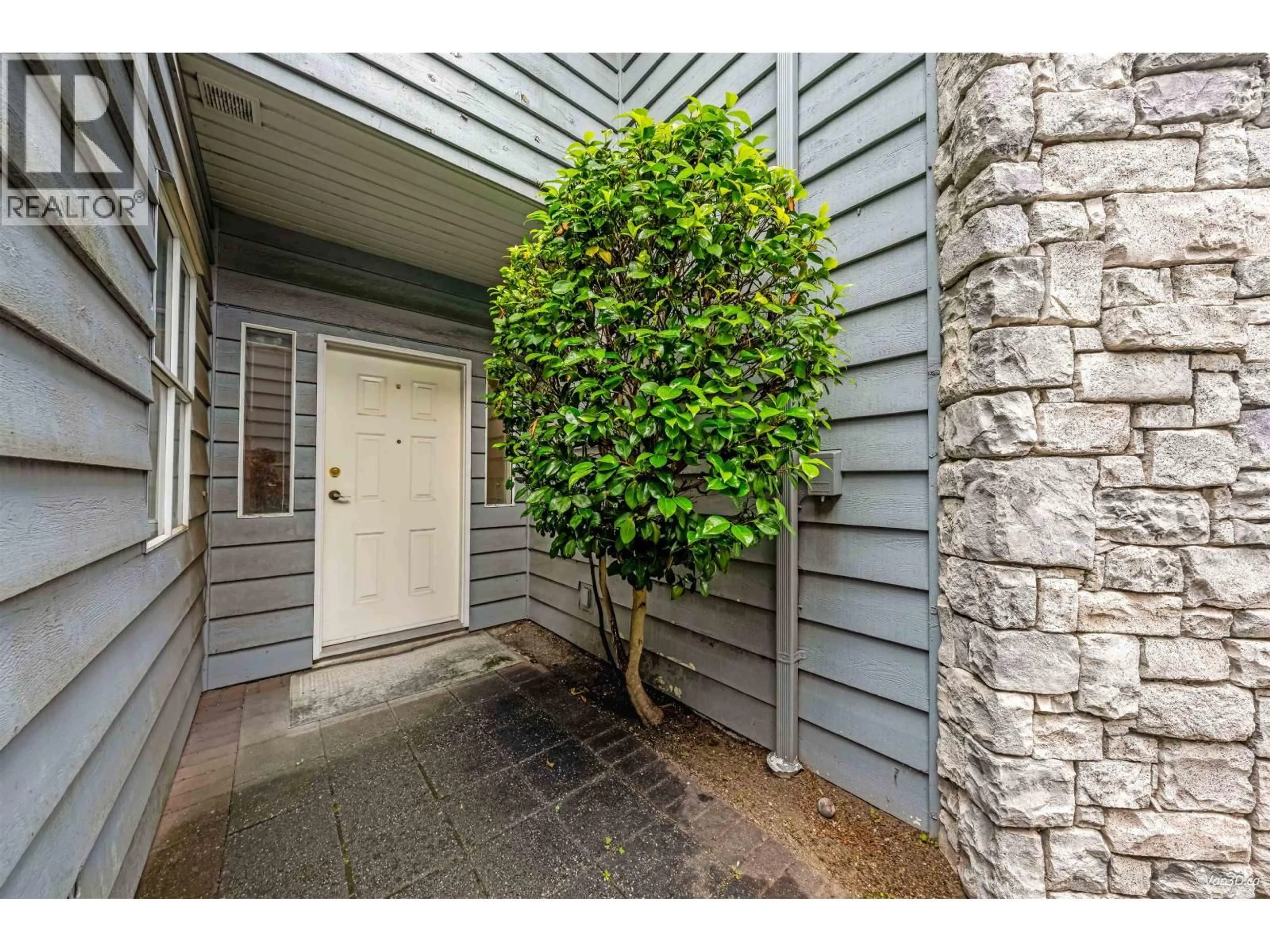 Indoor entryway for 27 - 7695 ST. ALBANS ROAD, Richmond British Columbia V6Y3W8