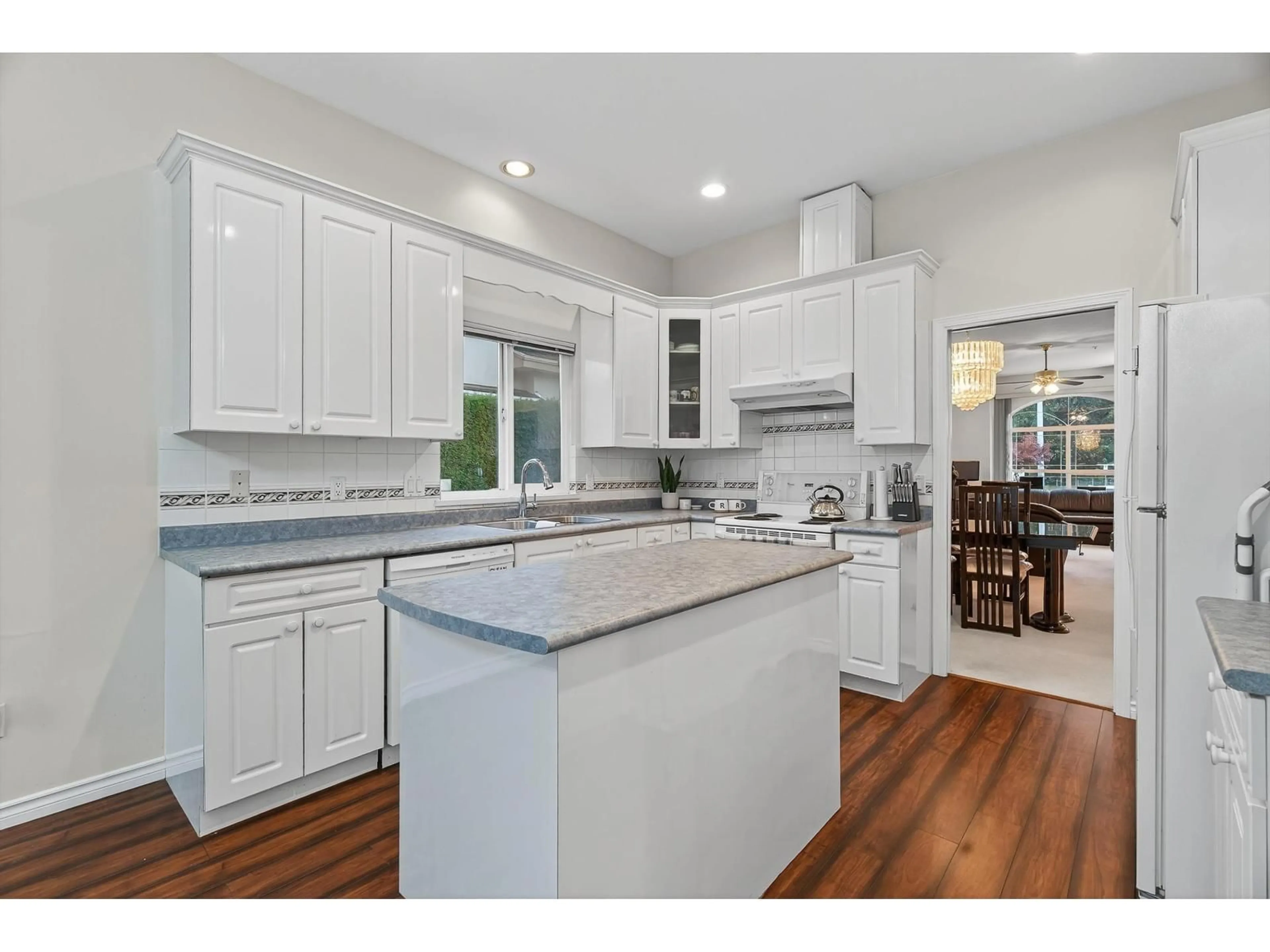 Open concept kitchen, unknown for 6630 123, Surrey British Columbia V3W0W1