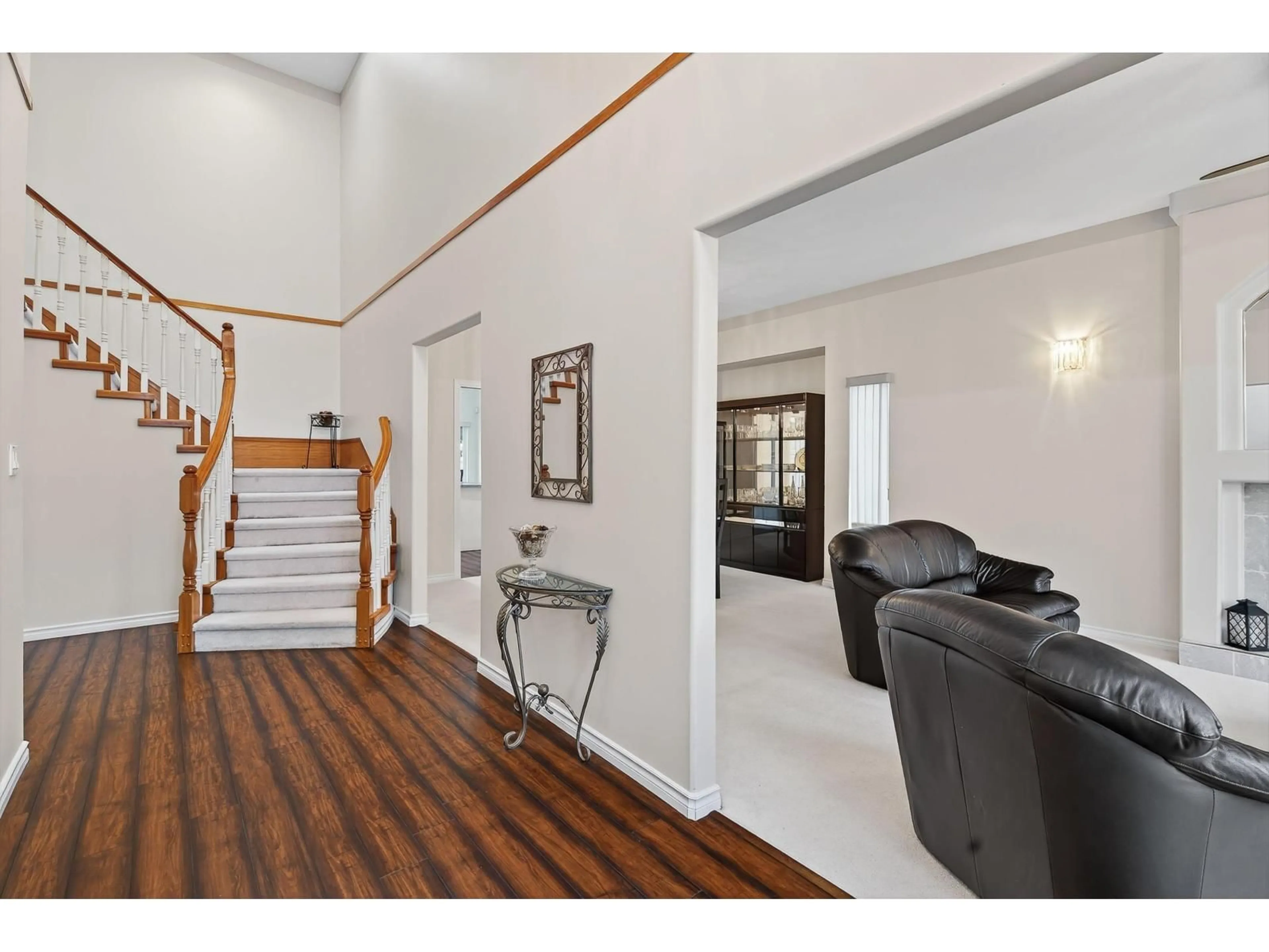 Indoor foyer for 6630 123, Surrey British Columbia V3W0W1