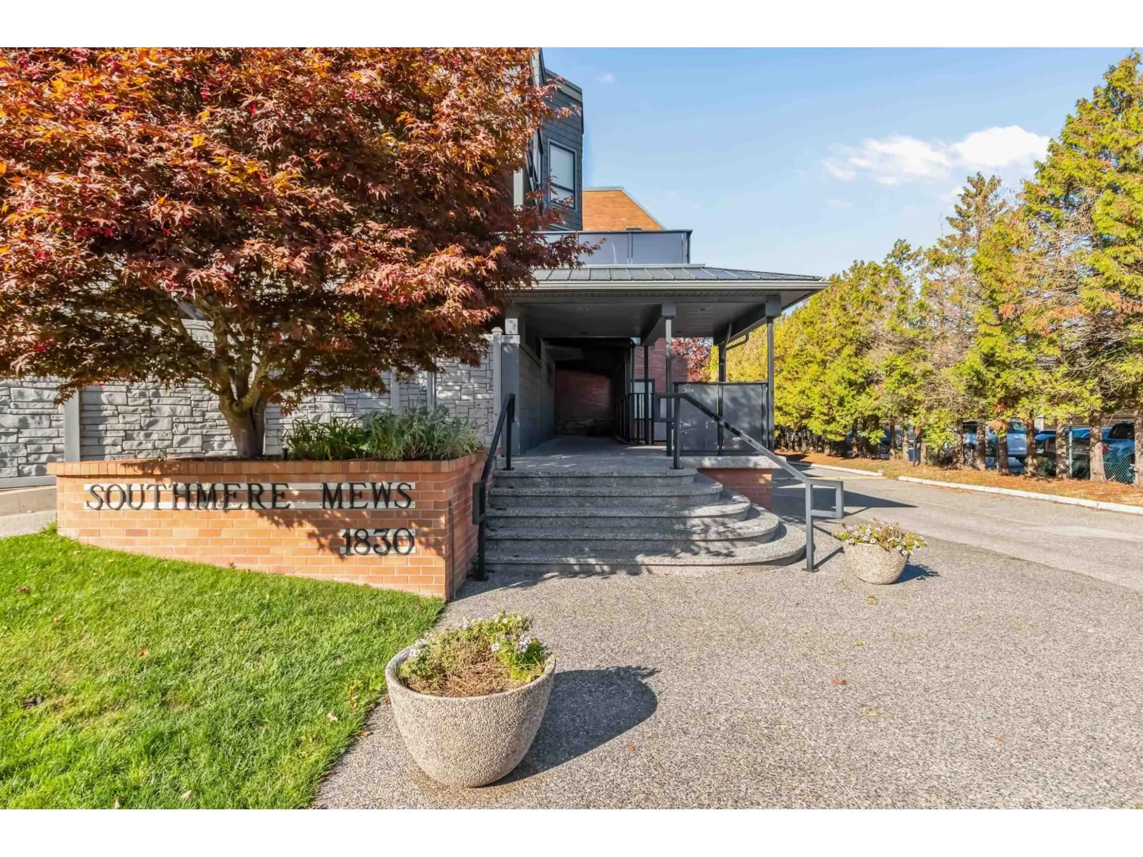 Unknown for 203 - 1830 SOUTHMERE EAST, Surrey British Columbia V4A9C2