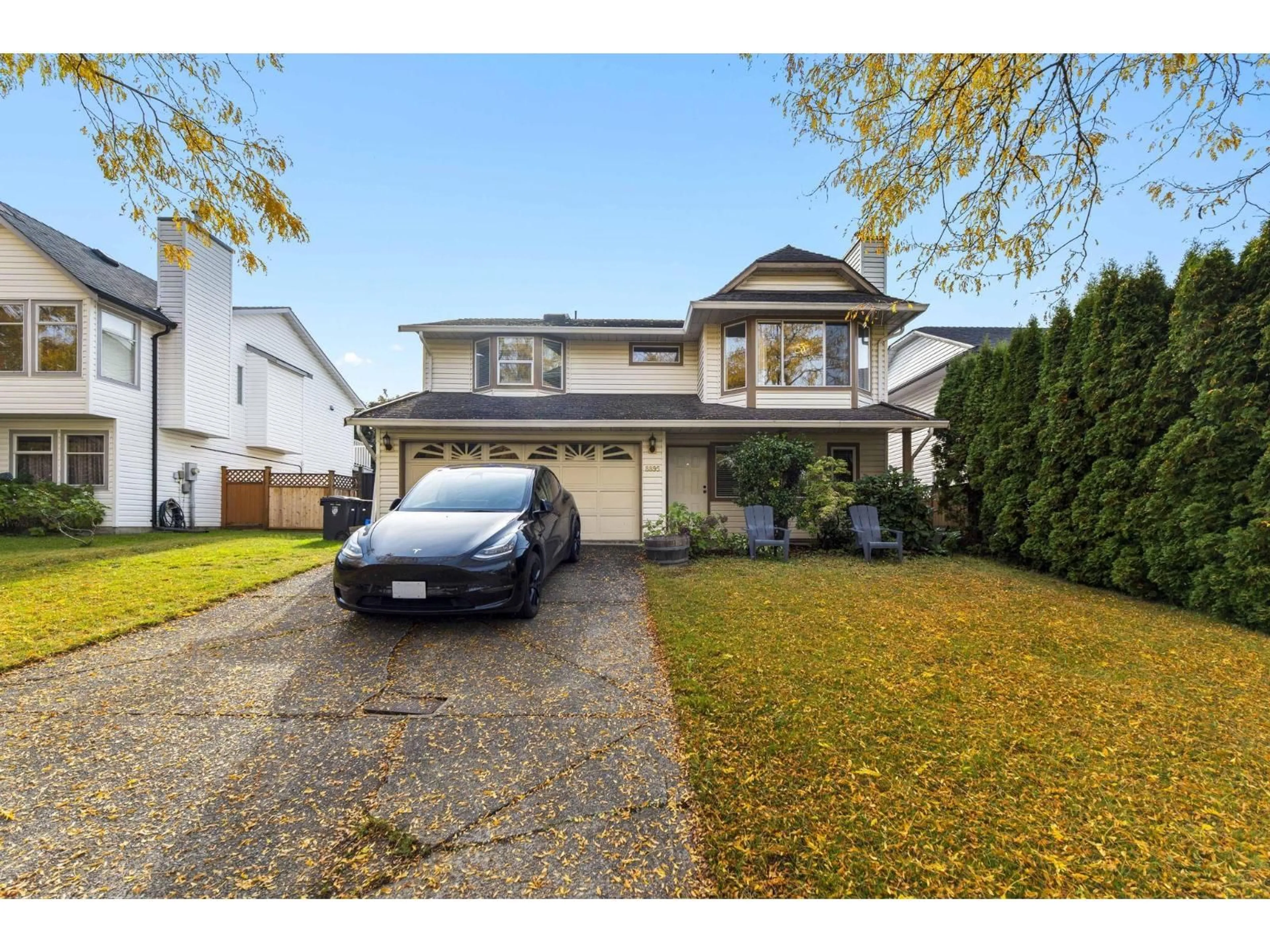 Home with vinyl exterior material, street for 8895 214B, Langley British Columbia V1M1Y3