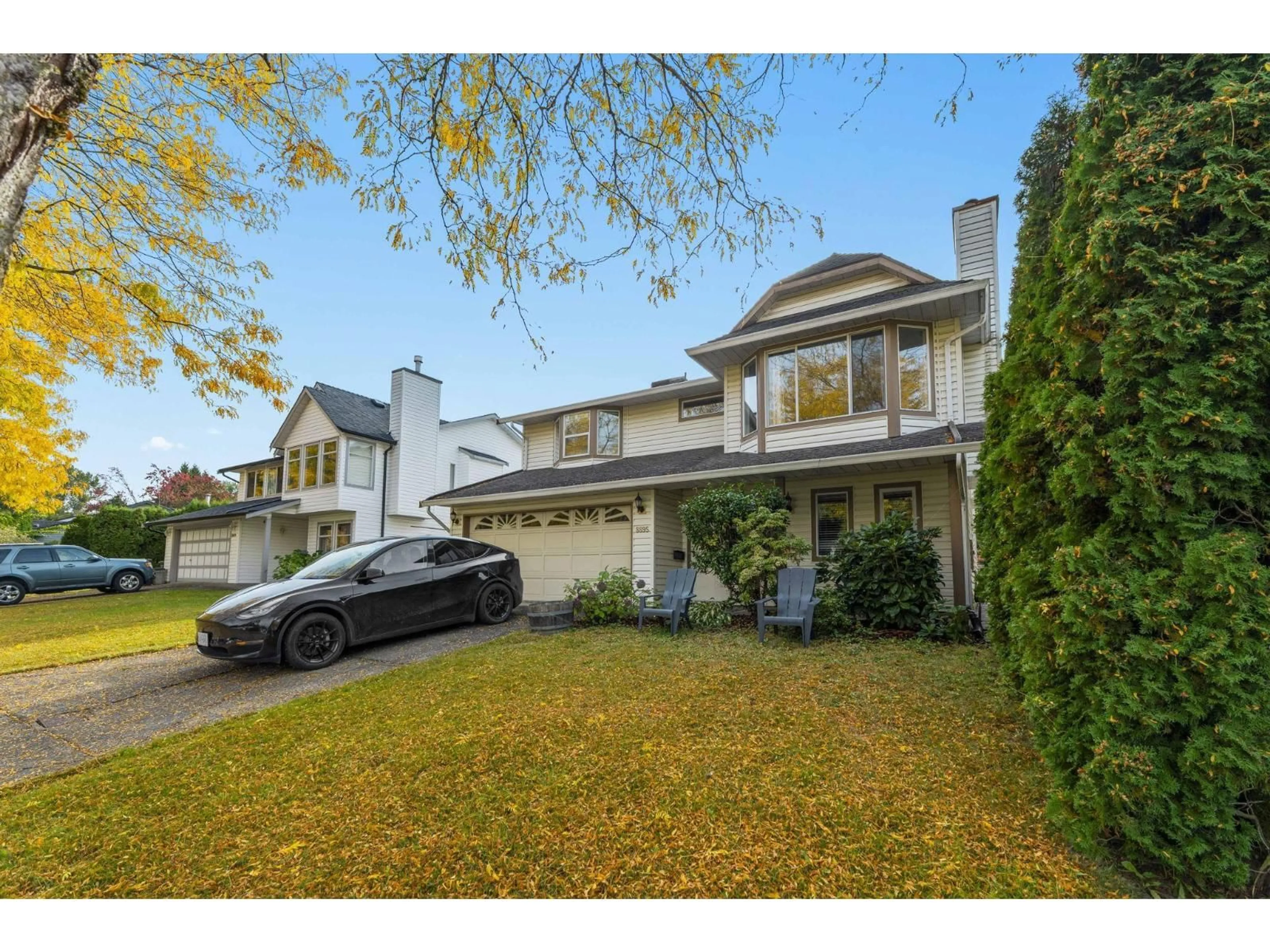 Home with vinyl exterior material, street for 8895 214B, Langley British Columbia V1M1Y3