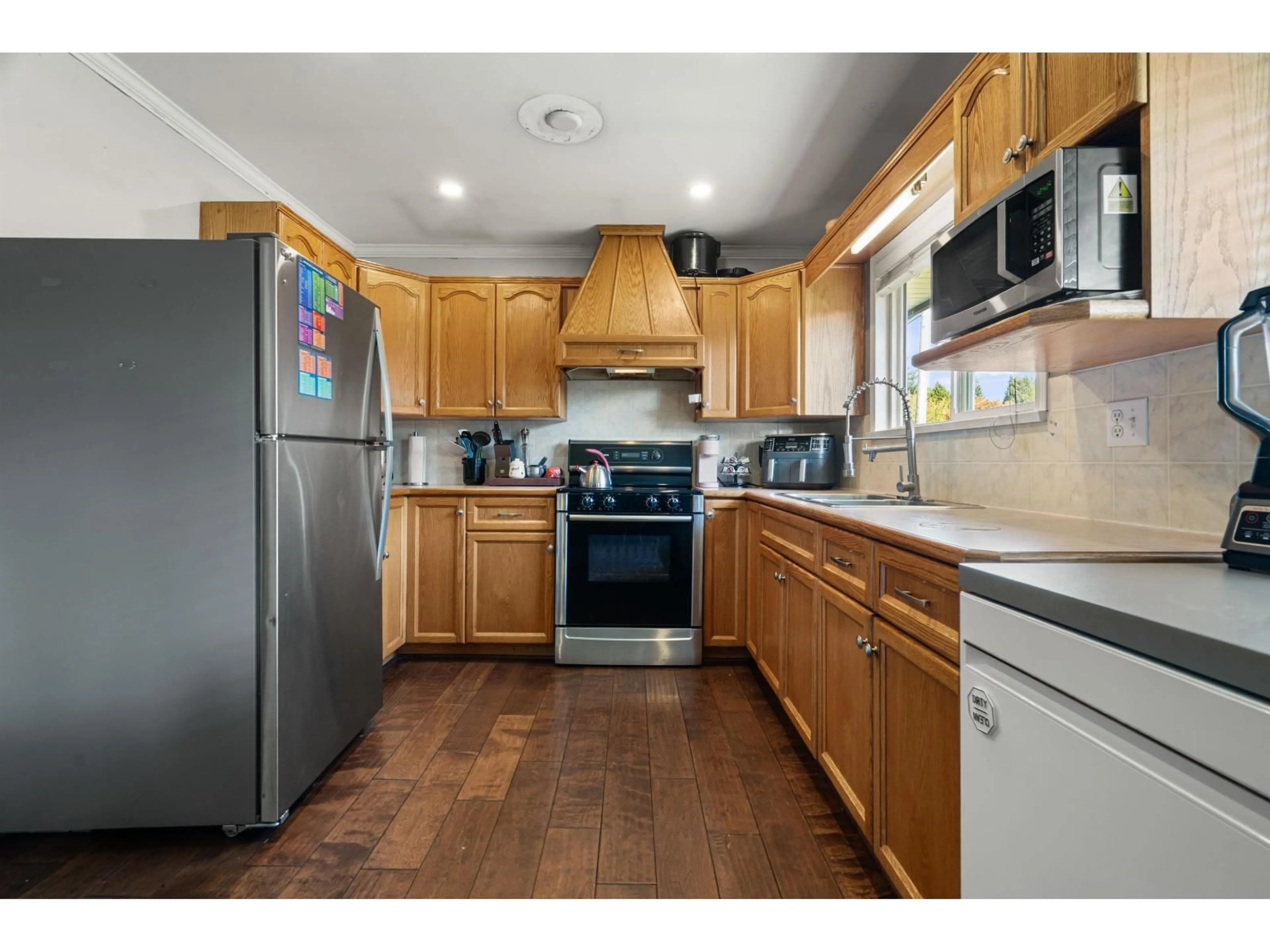 Standard kitchen, unknown for 2751 SANDON, Abbotsford British Columbia V2S7J3