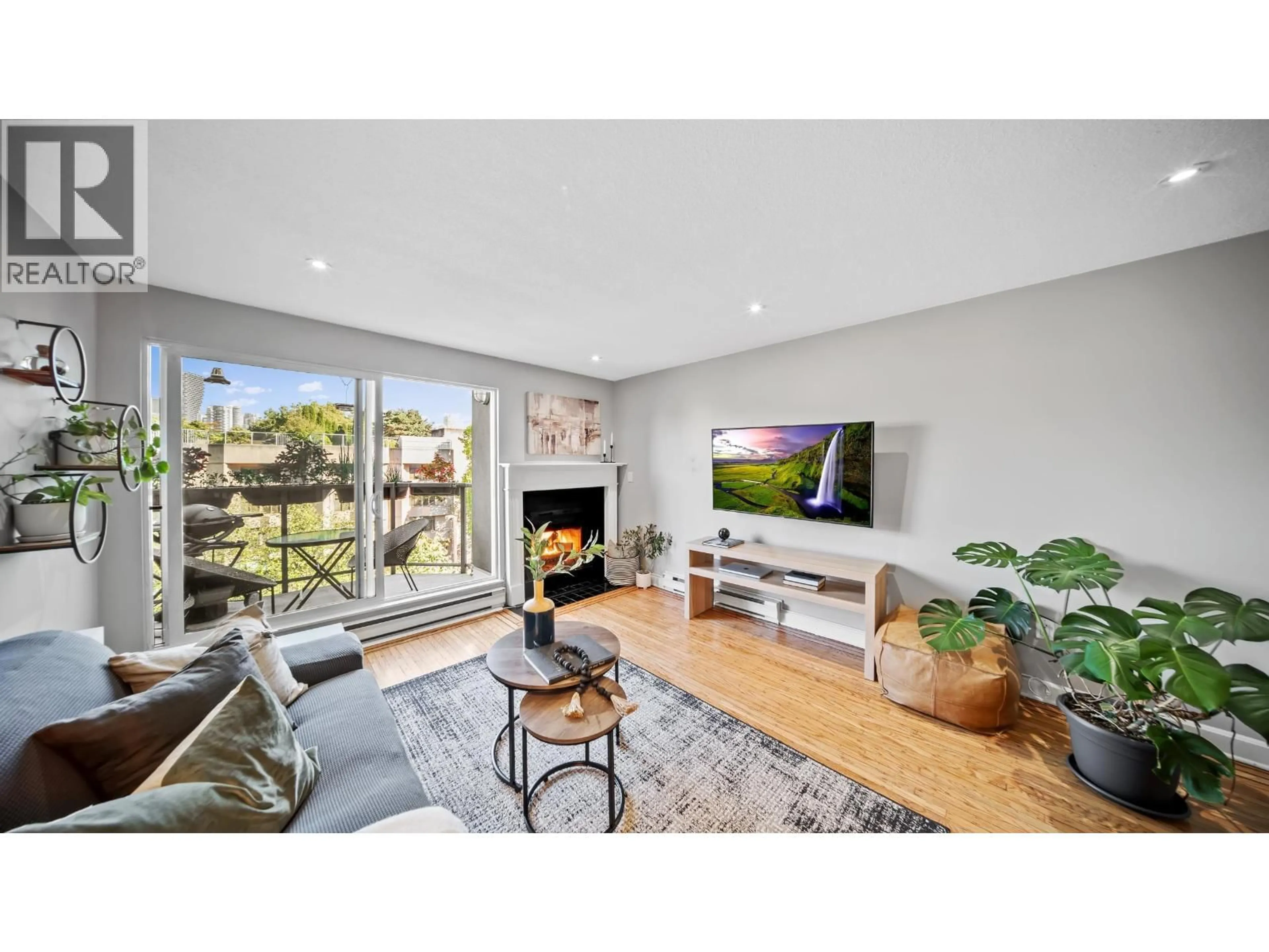 Living room with furniture, unknown for 17 - 1345 4TH AVENUE, Vancouver British Columbia V6H3Y8