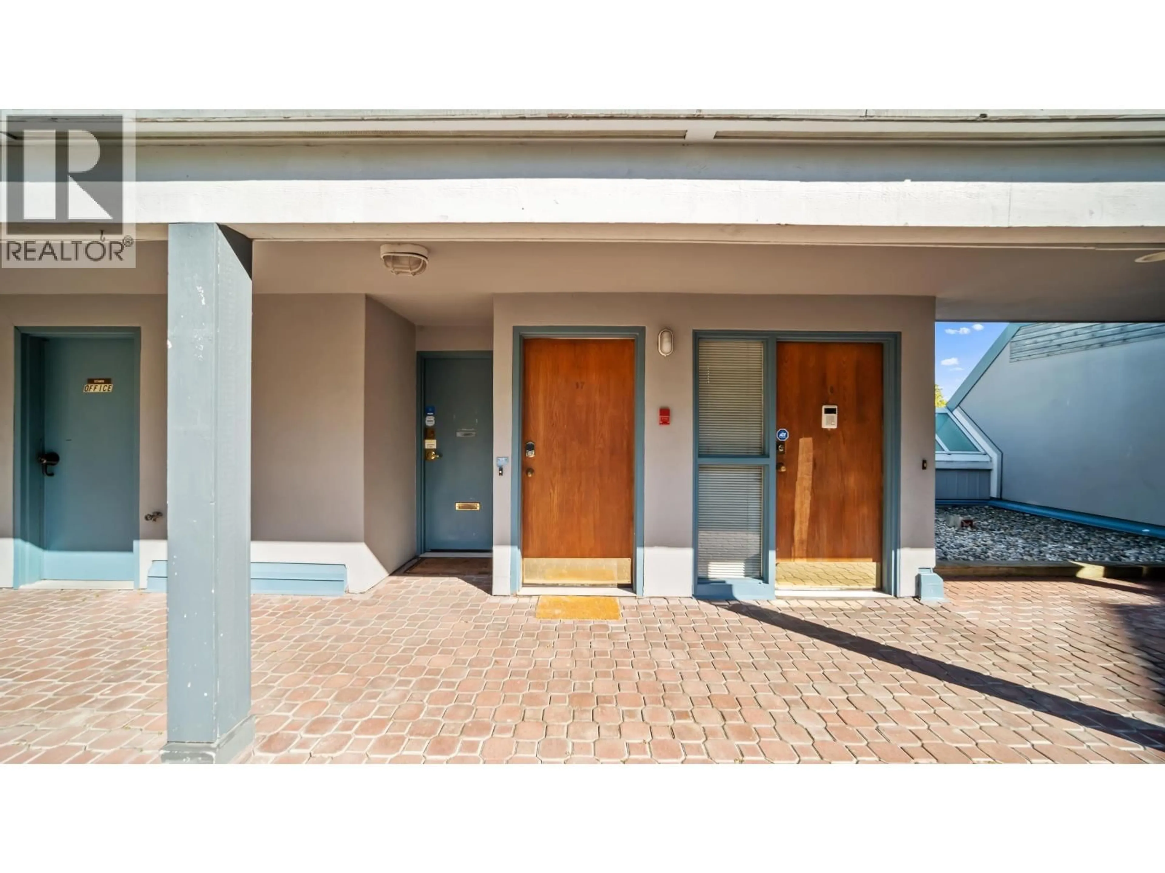 Indoor entryway for 17 - 1345 4TH AVENUE, Vancouver British Columbia V6H3Y8