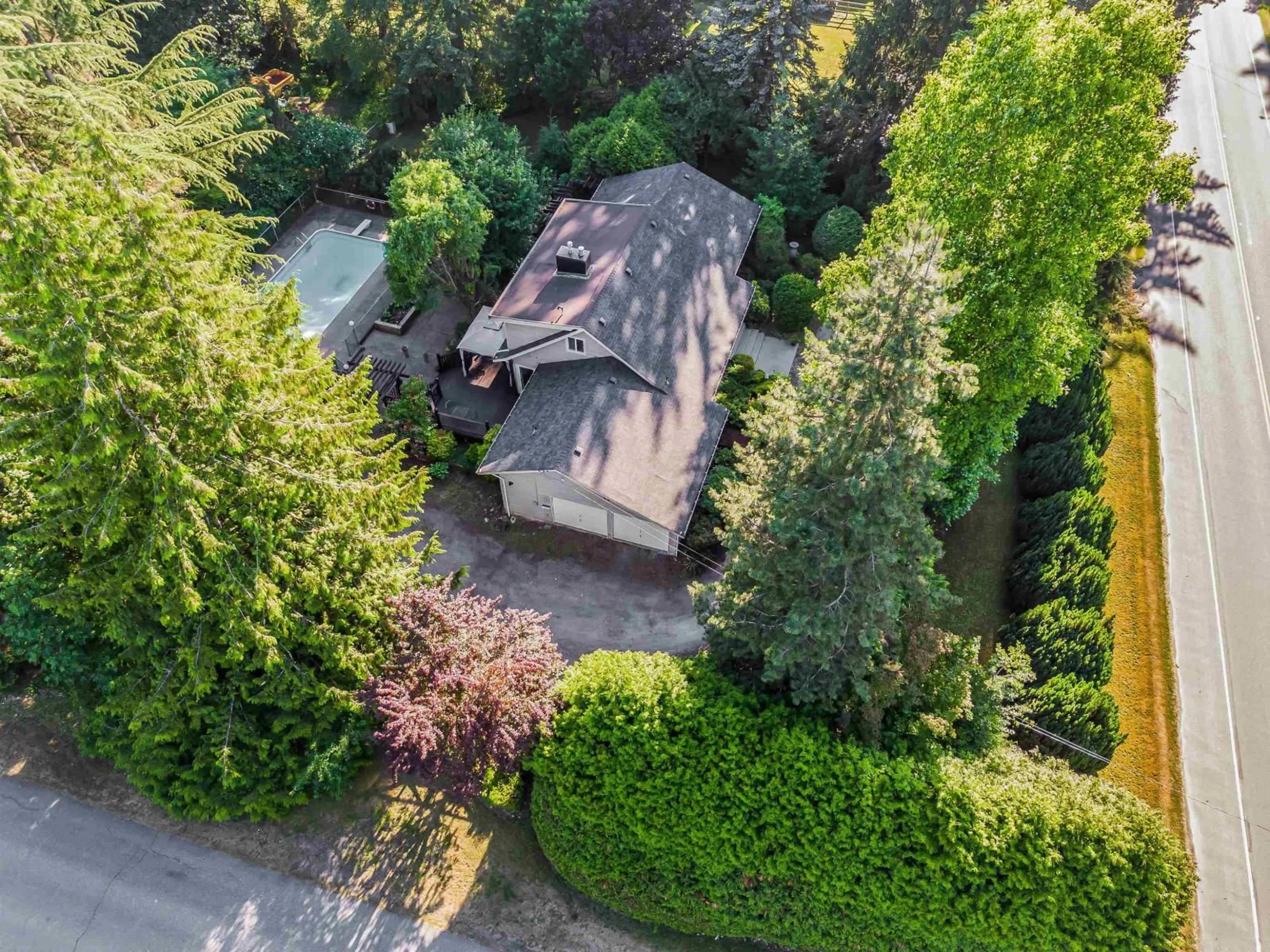 A pic from outside/outdoor area/front of a property/back of a property/a pic from drone, street for 23888 48TH, Langley British Columbia V2Z2T1