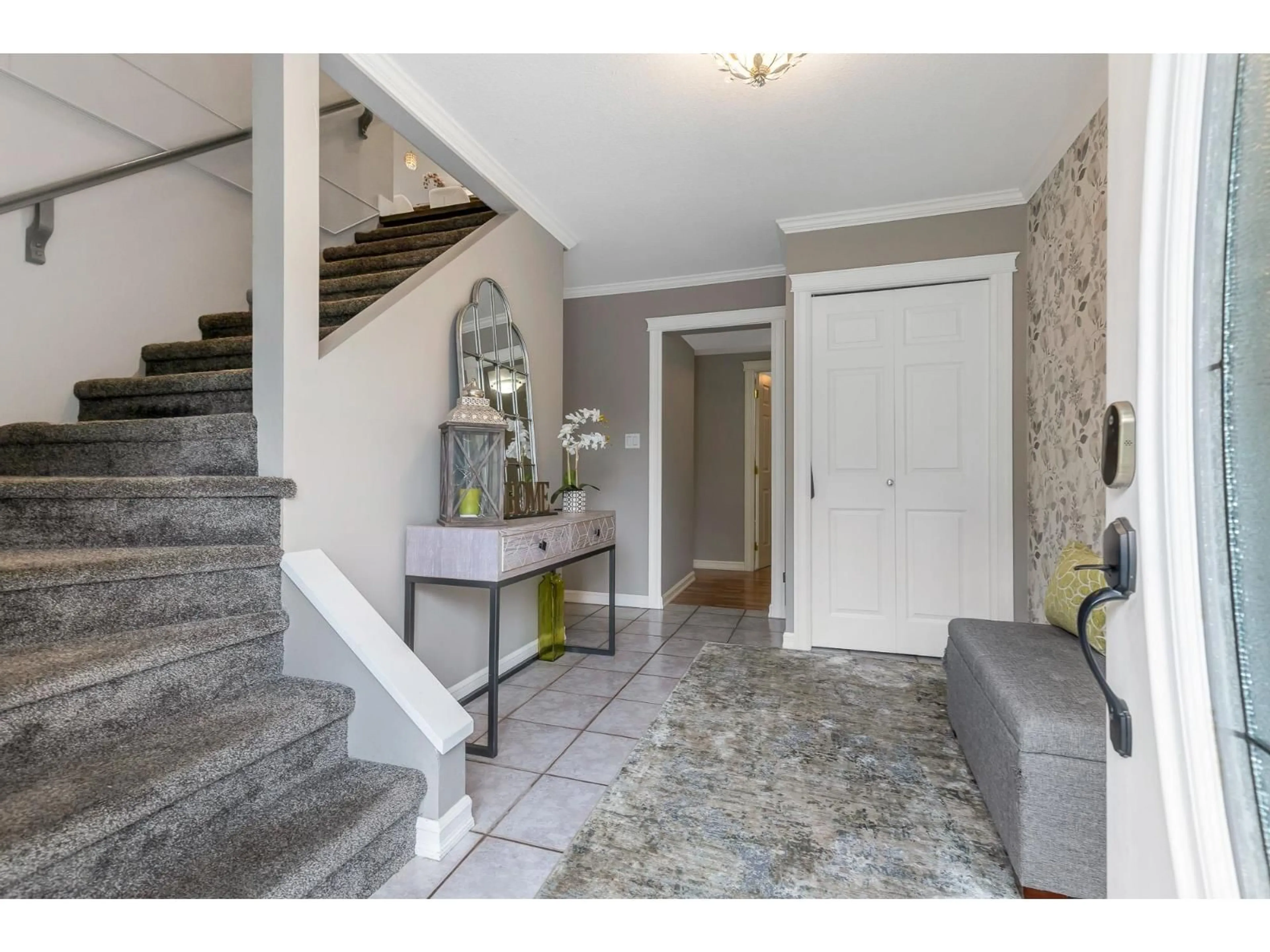Indoor entryway for 34632 DEVON, Abbotsford British Columbia V2S2X6