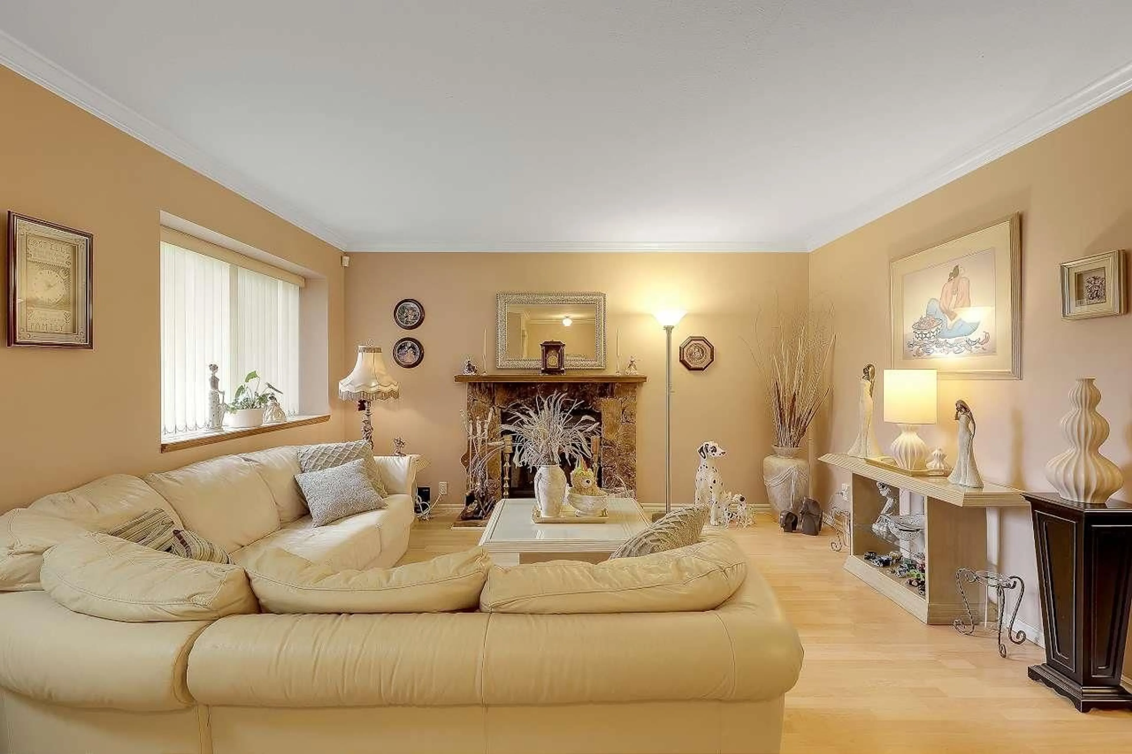 Living room with furniture, unknown for 9145 122B, Surrey British Columbia V3V7M6