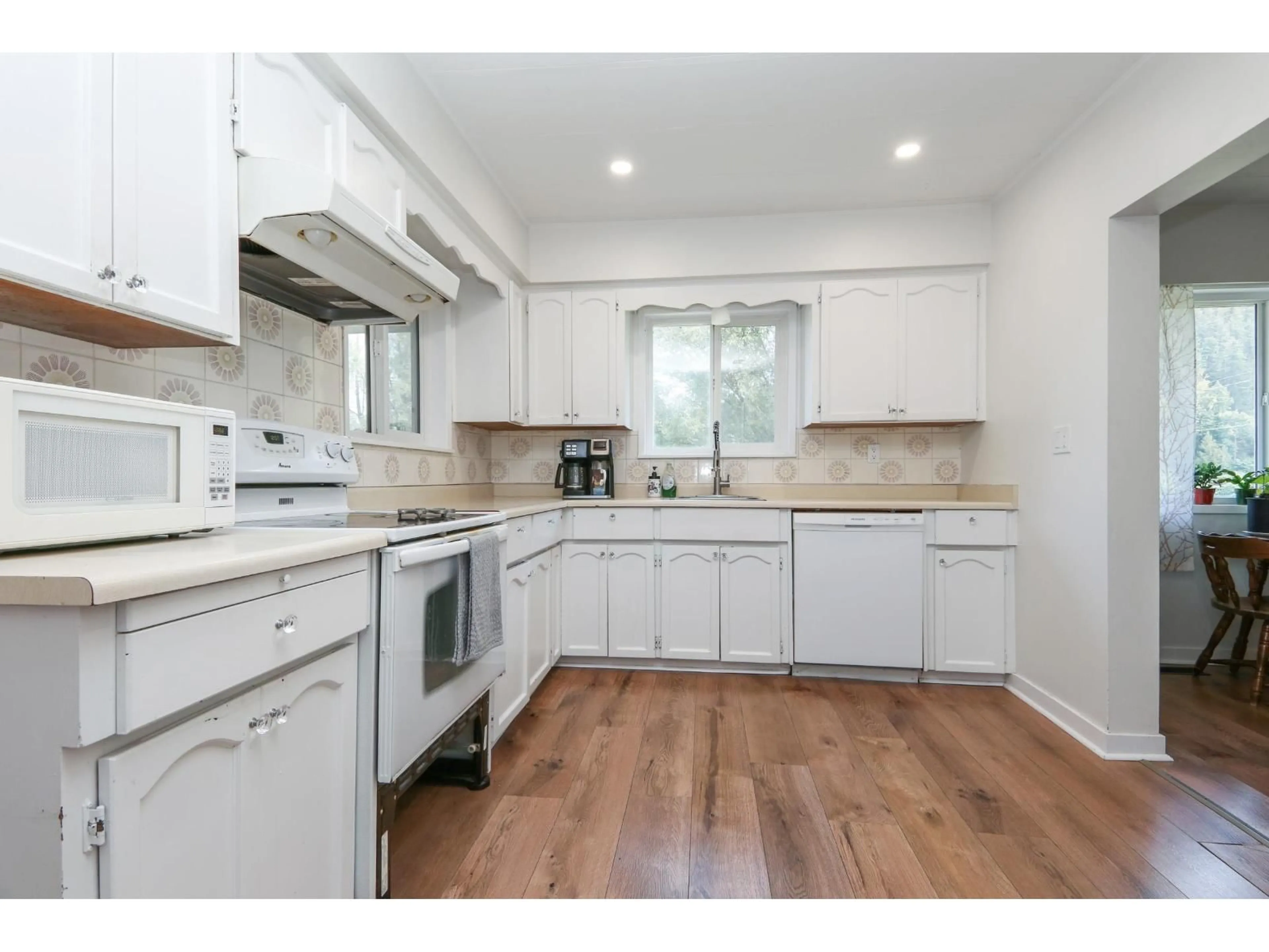 Open concept kitchen, unknown for 36113 PAGE, Abbotsford British Columbia V3G1P3